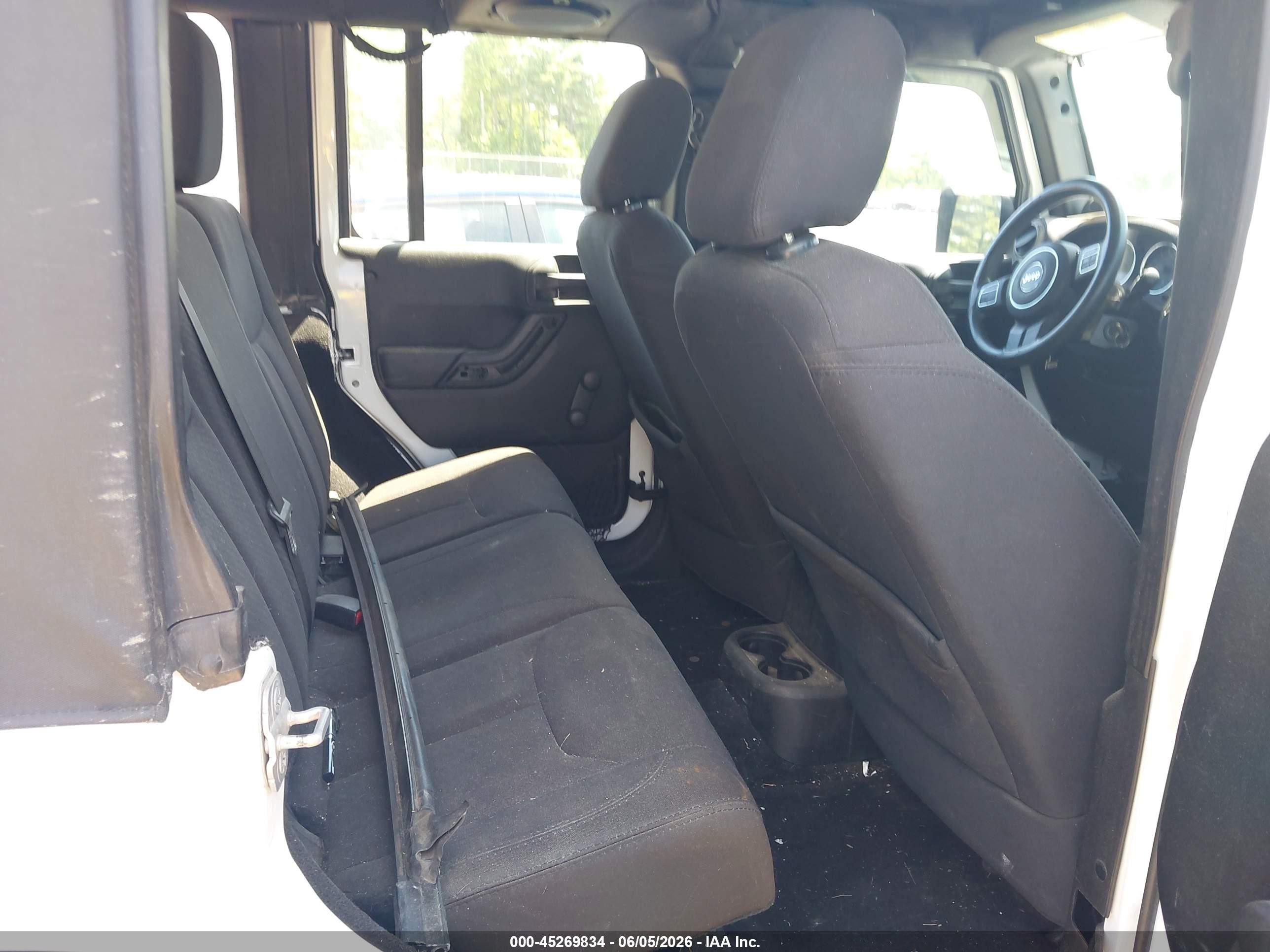 2014 Jeep Wrangler Unlimited Sport White vin: 1C4BJWDG3EL306101