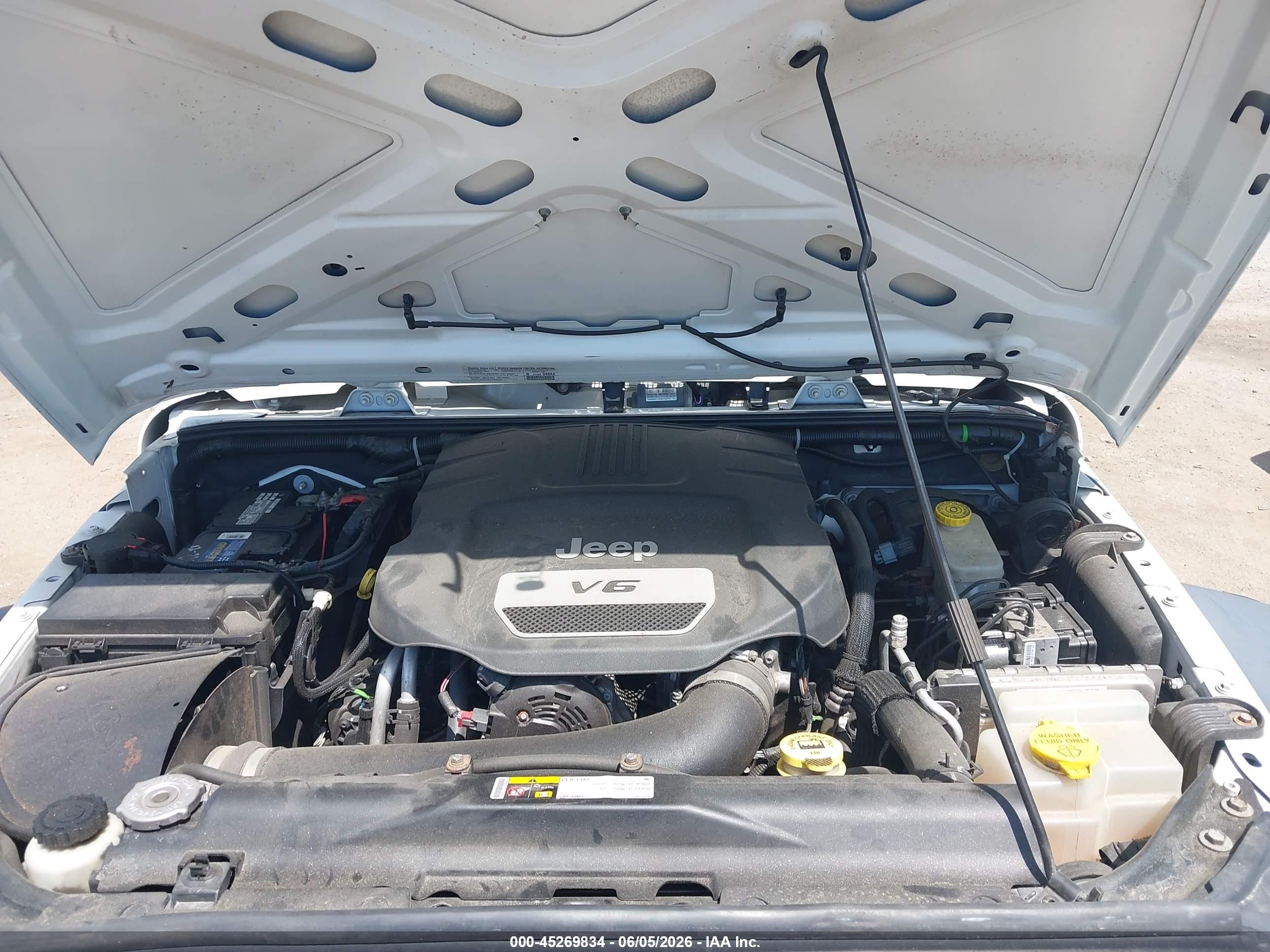 2014 Jeep Wrangler Unlimited Sport White vin: 1C4BJWDG3EL306101