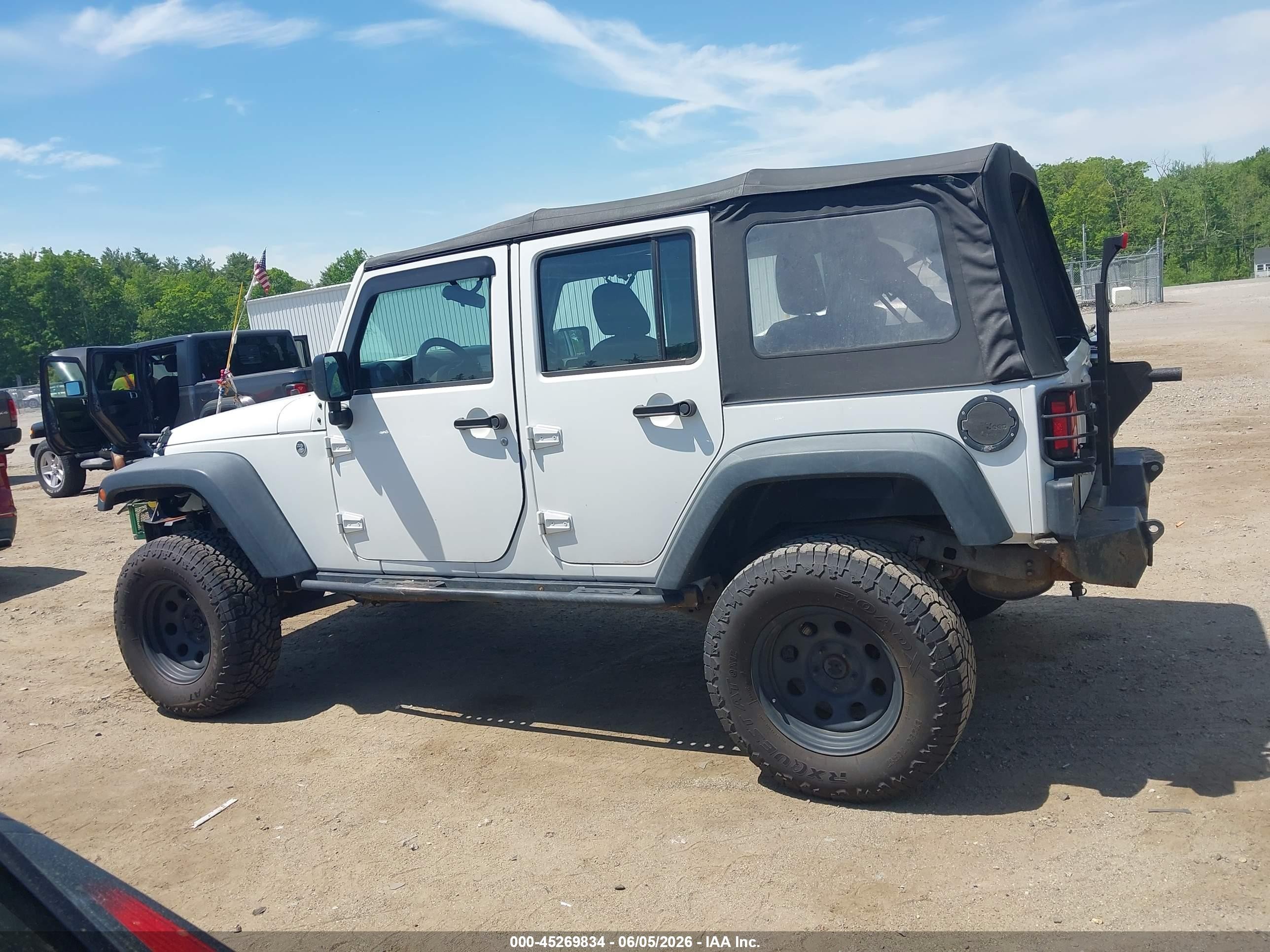 2014 Jeep Wrangler Unlimited Sport White vin: 1C4BJWDG3EL306101