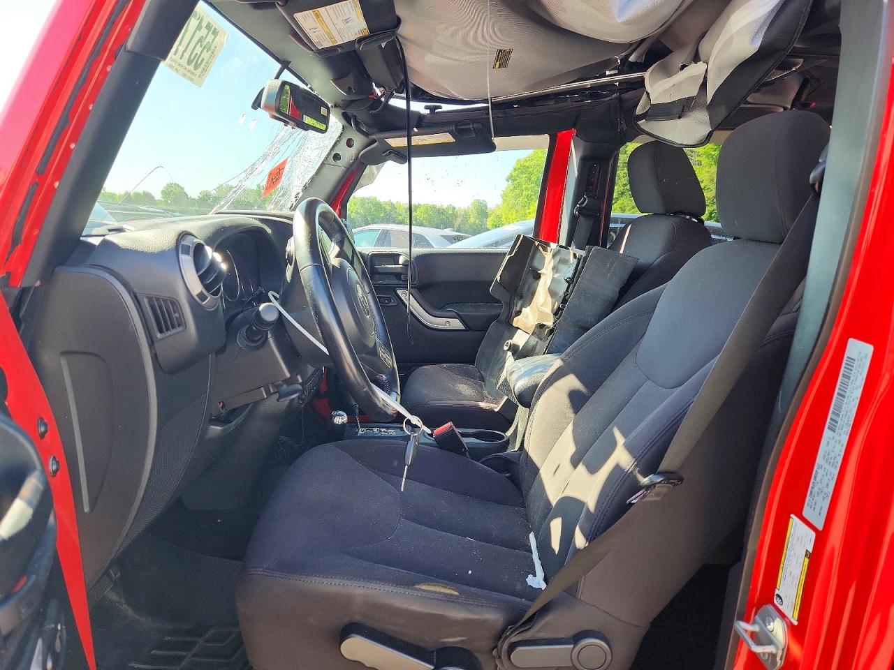 2015 Jeep Wrangler Unlimited Sport Red vin: 1C4BJWDG3FL503111