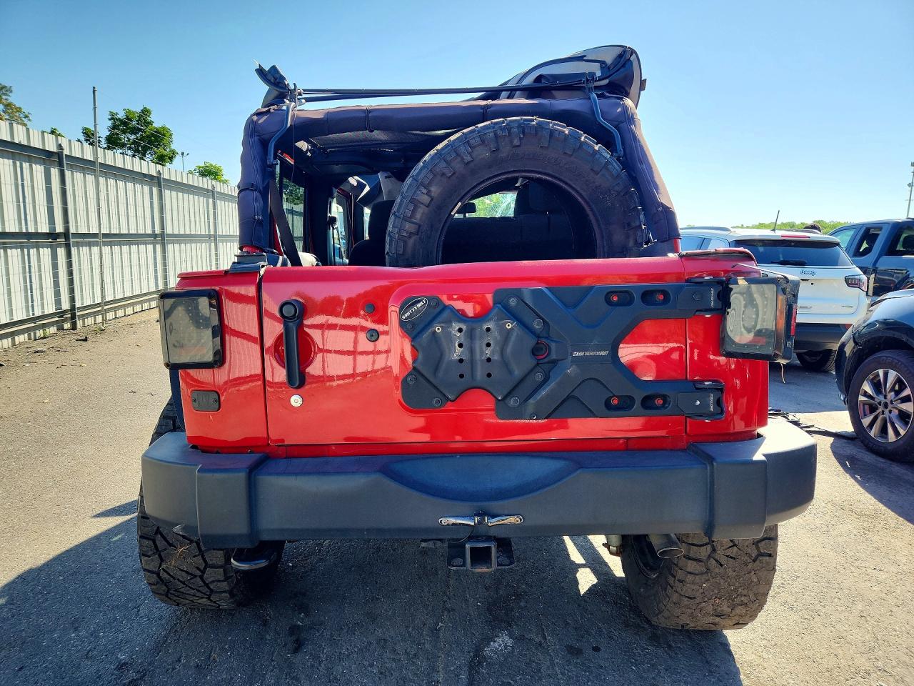 2015 Jeep Wrangler Unlimited Sport Red vin: 1C4BJWDG3FL503111