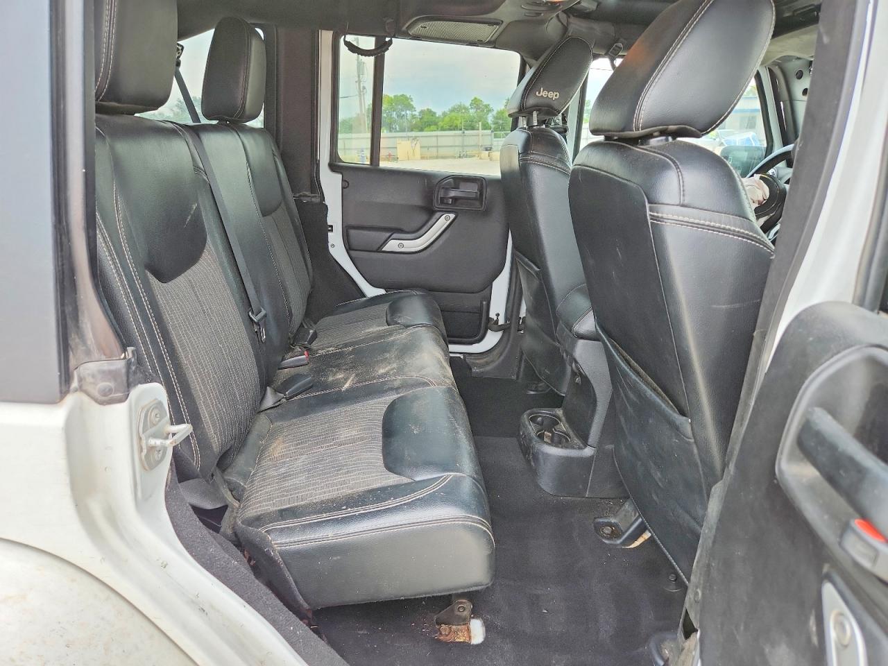 2015 Jeep Wrangler Unlimited Sport White vin: 1C4BJWDG3FL612524