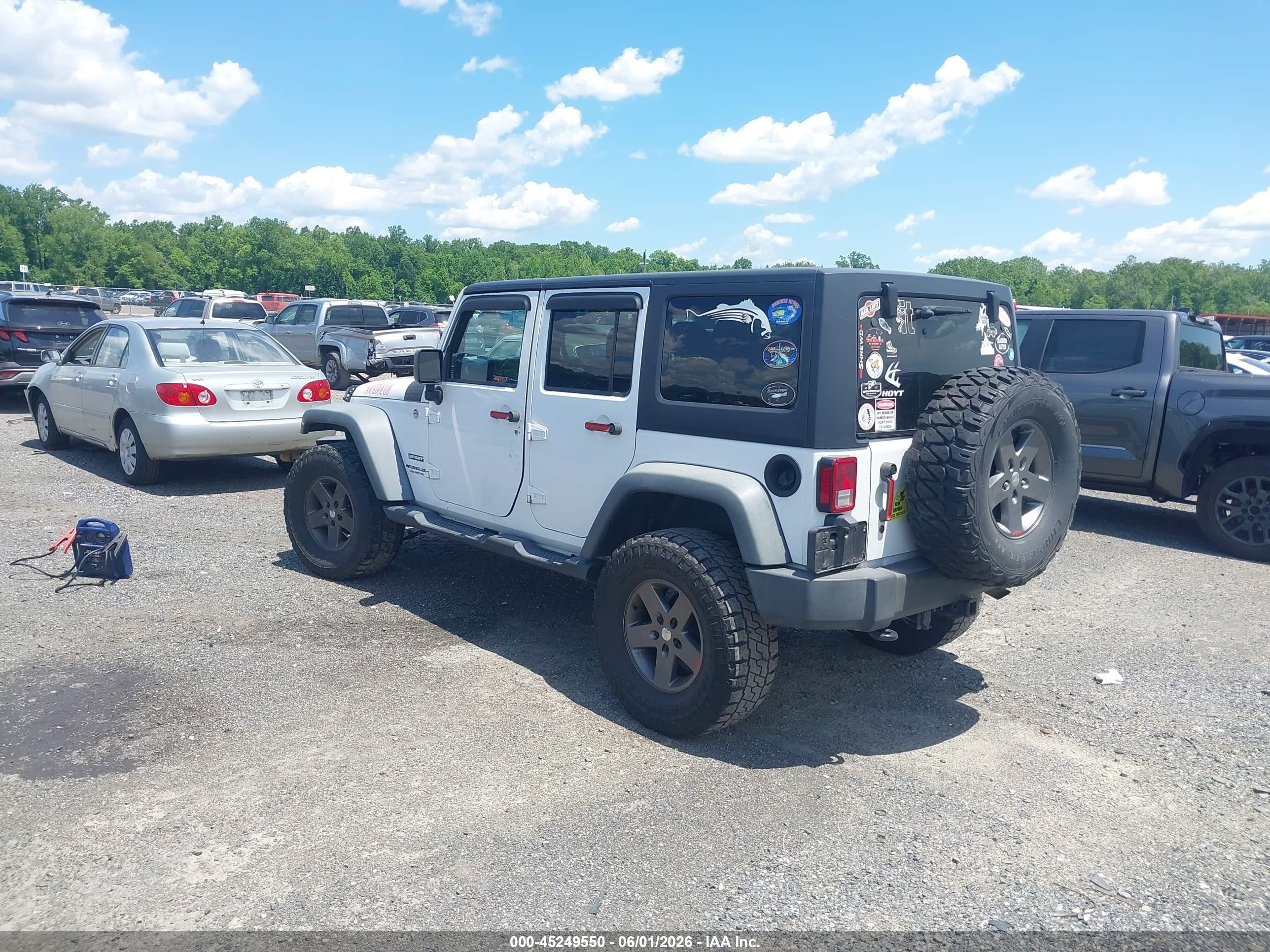2015 Jeep Wrangler Unlimited Sport Белый vin: 1C4BJWDG3FL644776