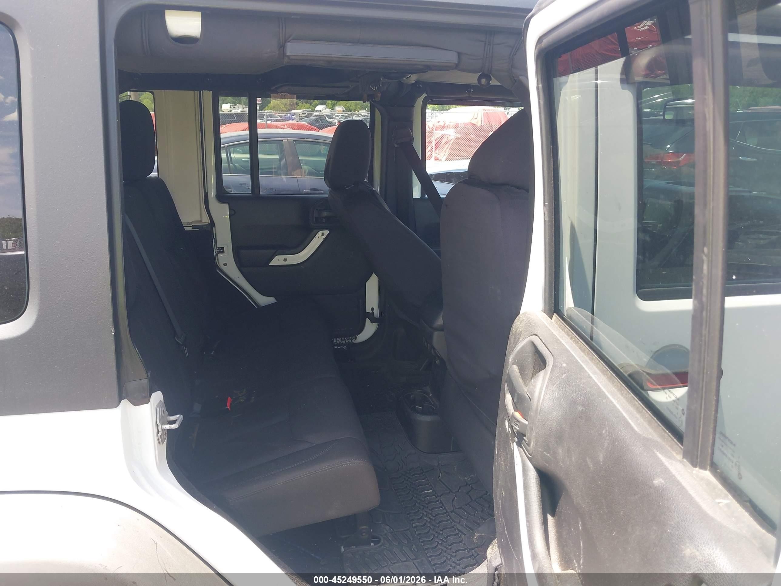 2015 Jeep Wrangler Unlimited Sport Белый vin: 1C4BJWDG3FL644776