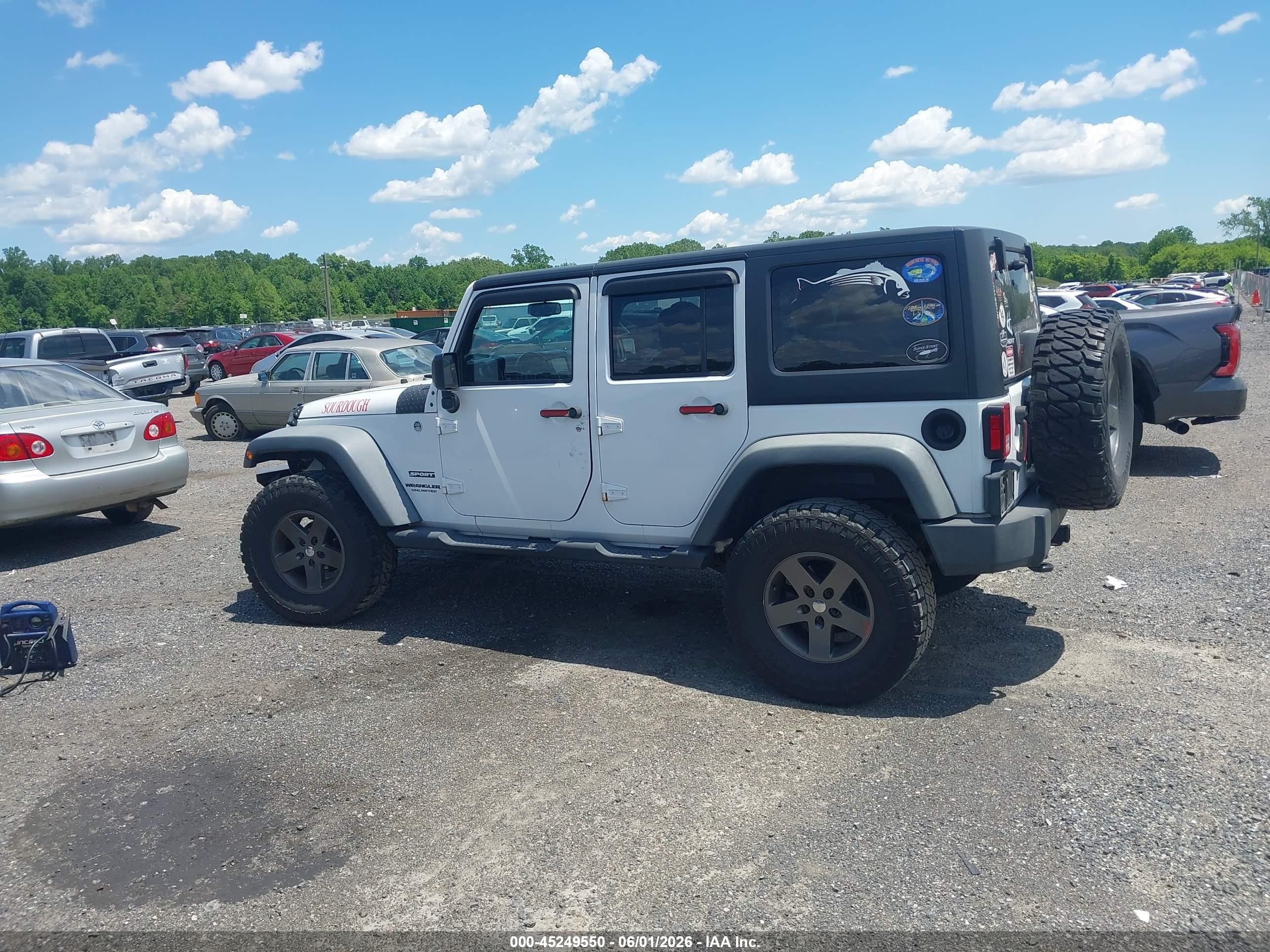 2015 Jeep Wrangler Unlimited Sport Белый vin: 1C4BJWDG3FL644776