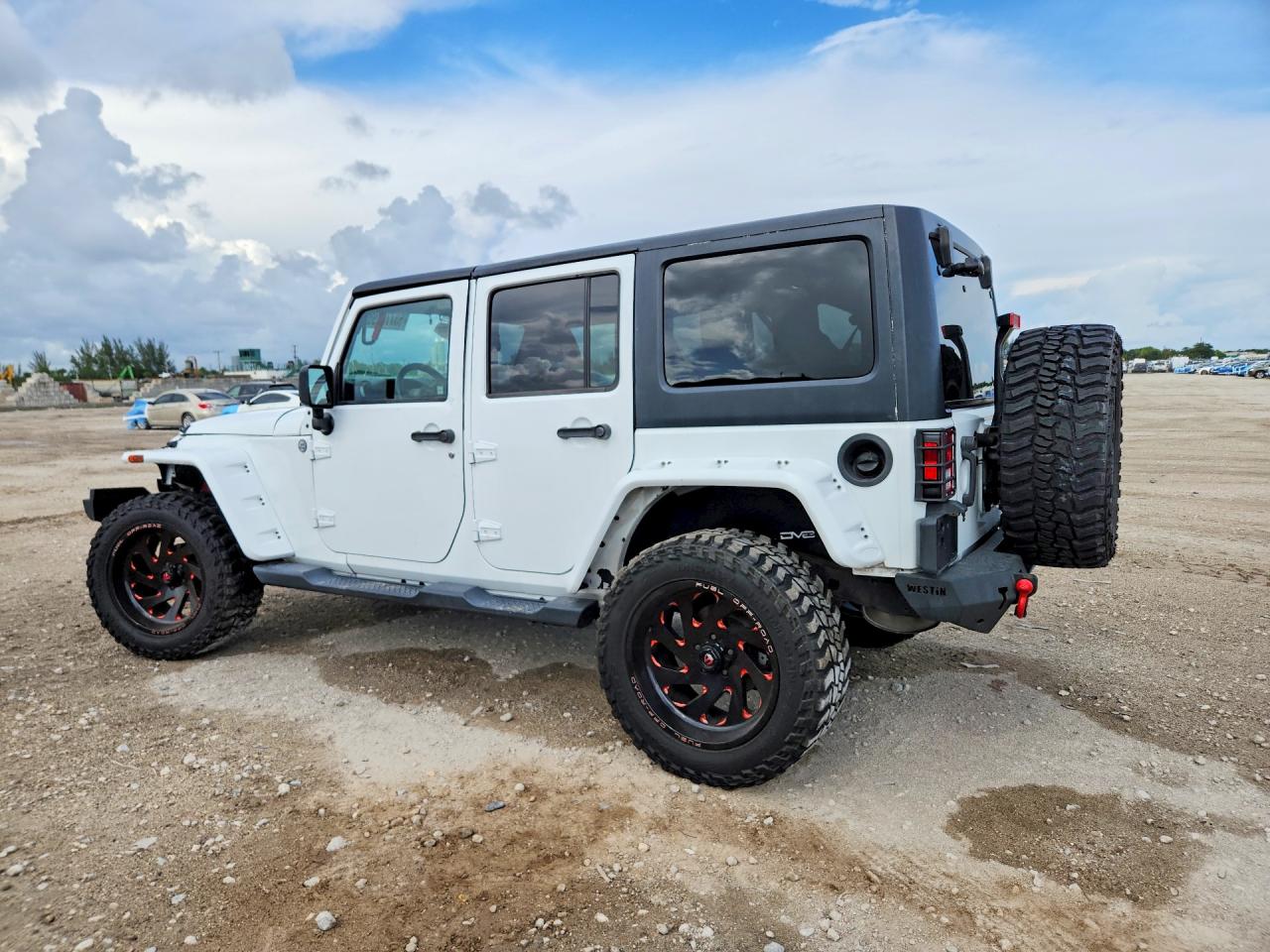 2015 Jeep Wrangler Unlimited Sport White vin: 1C4BJWDG3FL711585