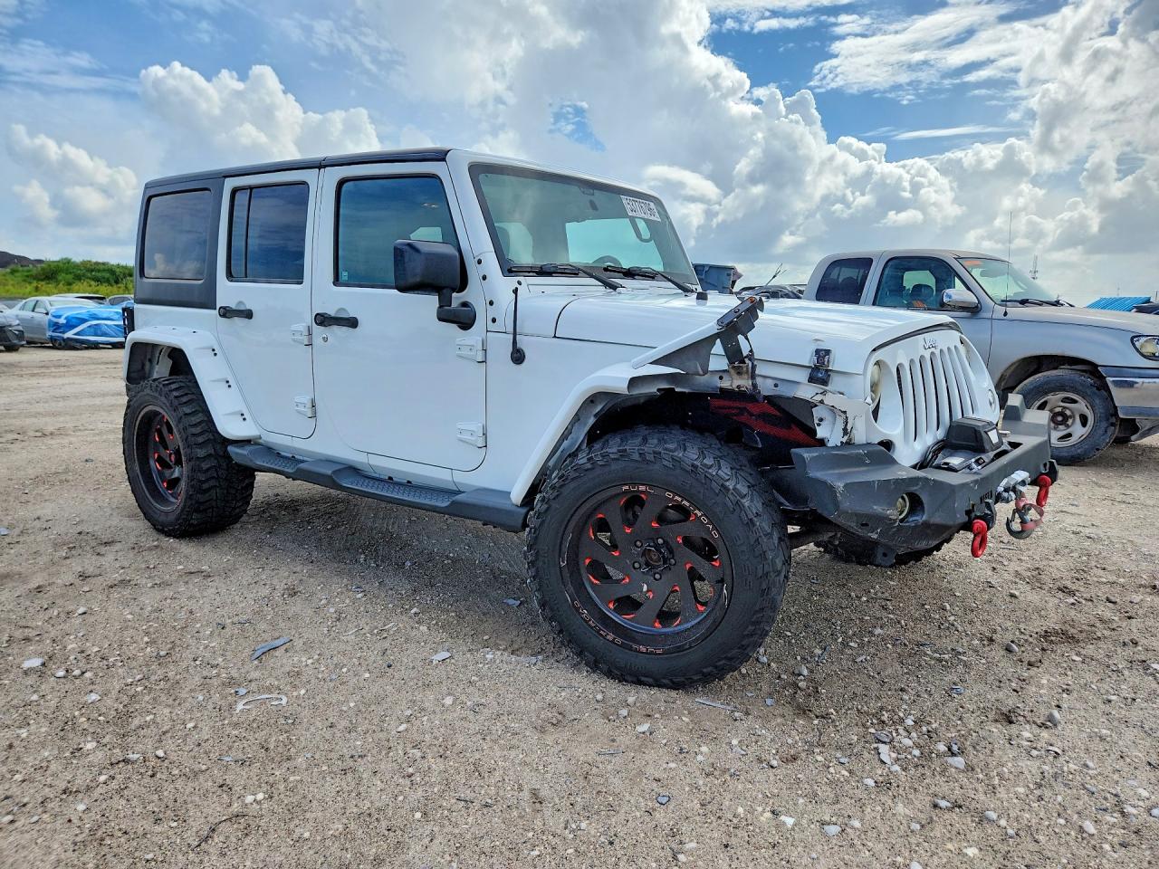 2015 Jeep Wrangler Unlimited Sport White vin: 1C4BJWDG3FL711585