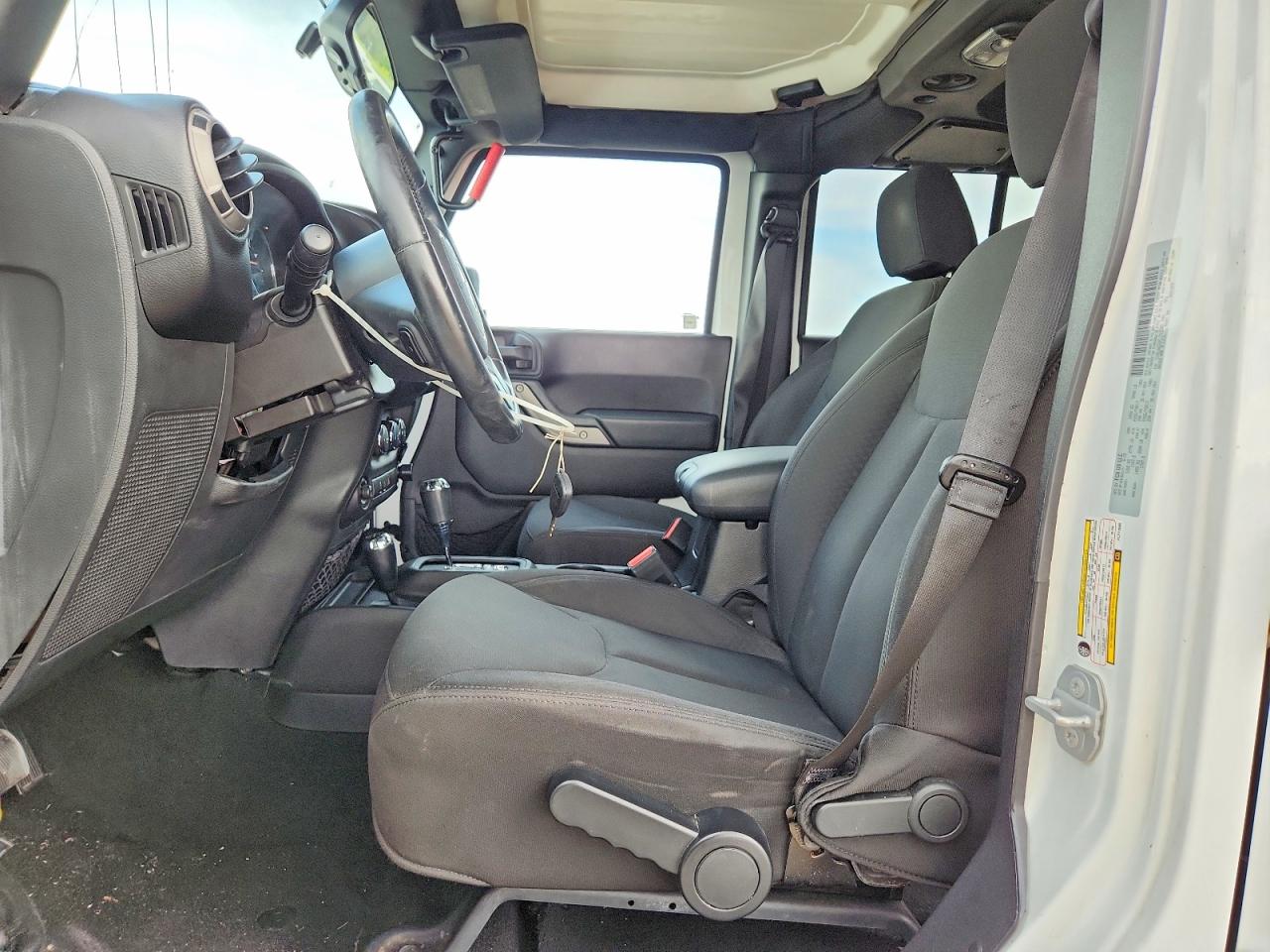 2015 Jeep Wrangler Unlimited Sport White vin: 1C4BJWDG3FL711585