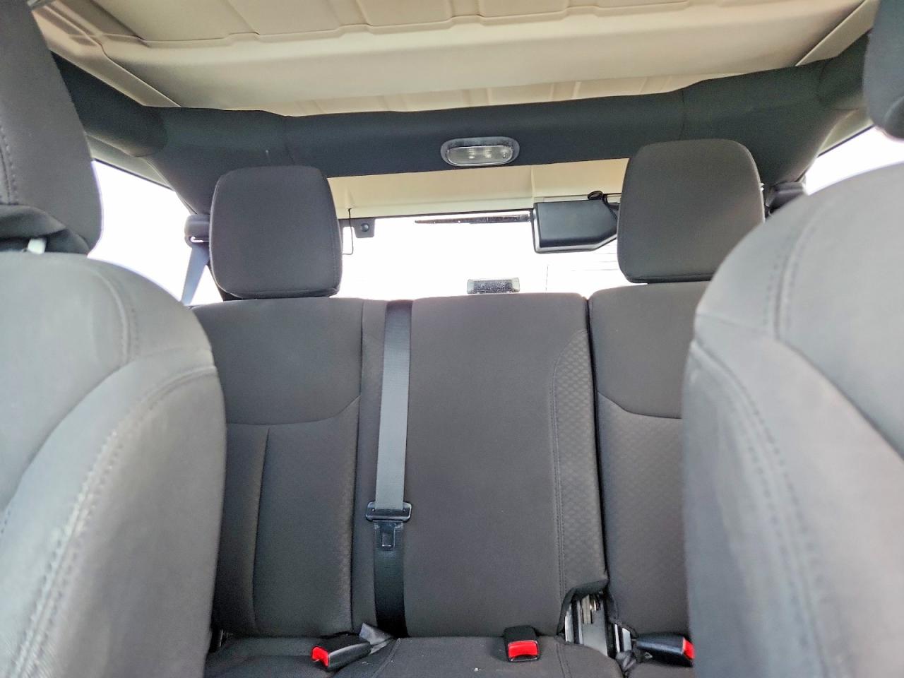 2015 Jeep Wrangler Unlimited Sport White vin: 1C4BJWDG3FL711585