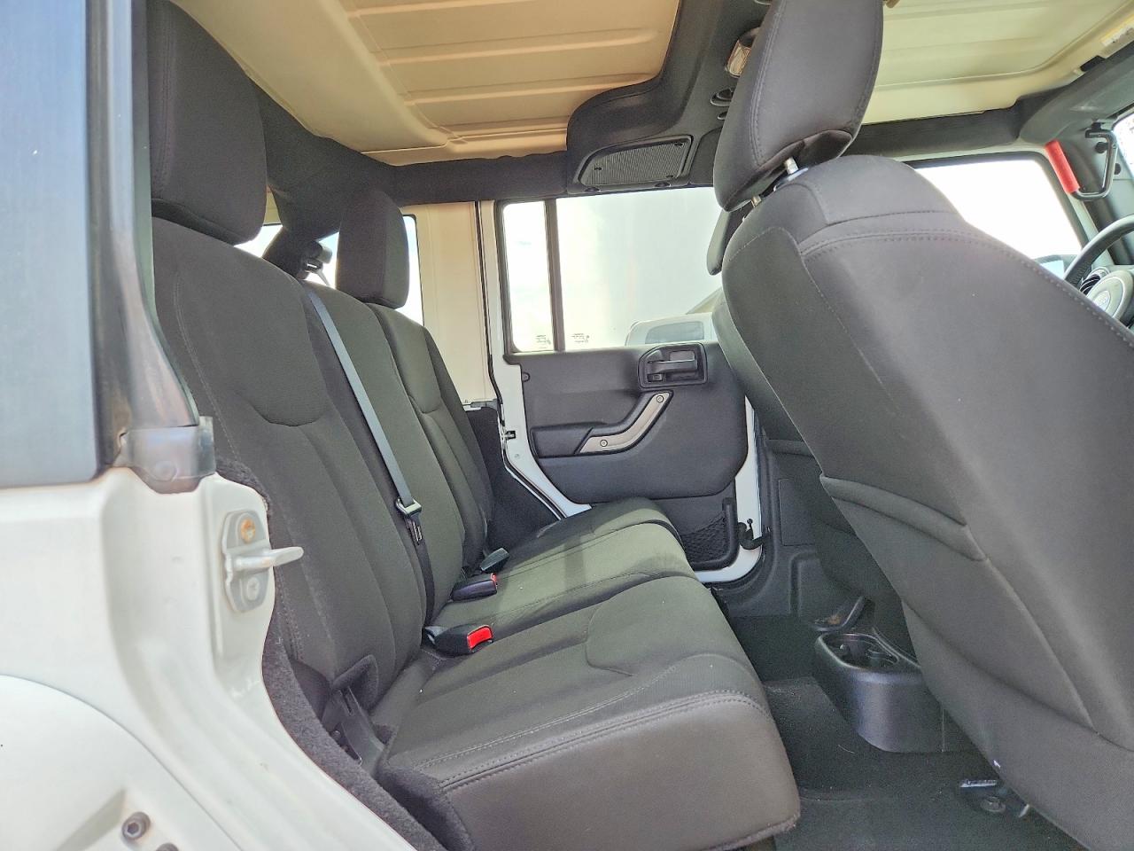 2015 Jeep Wrangler Unlimited Sport White vin: 1C4BJWDG3FL711585
