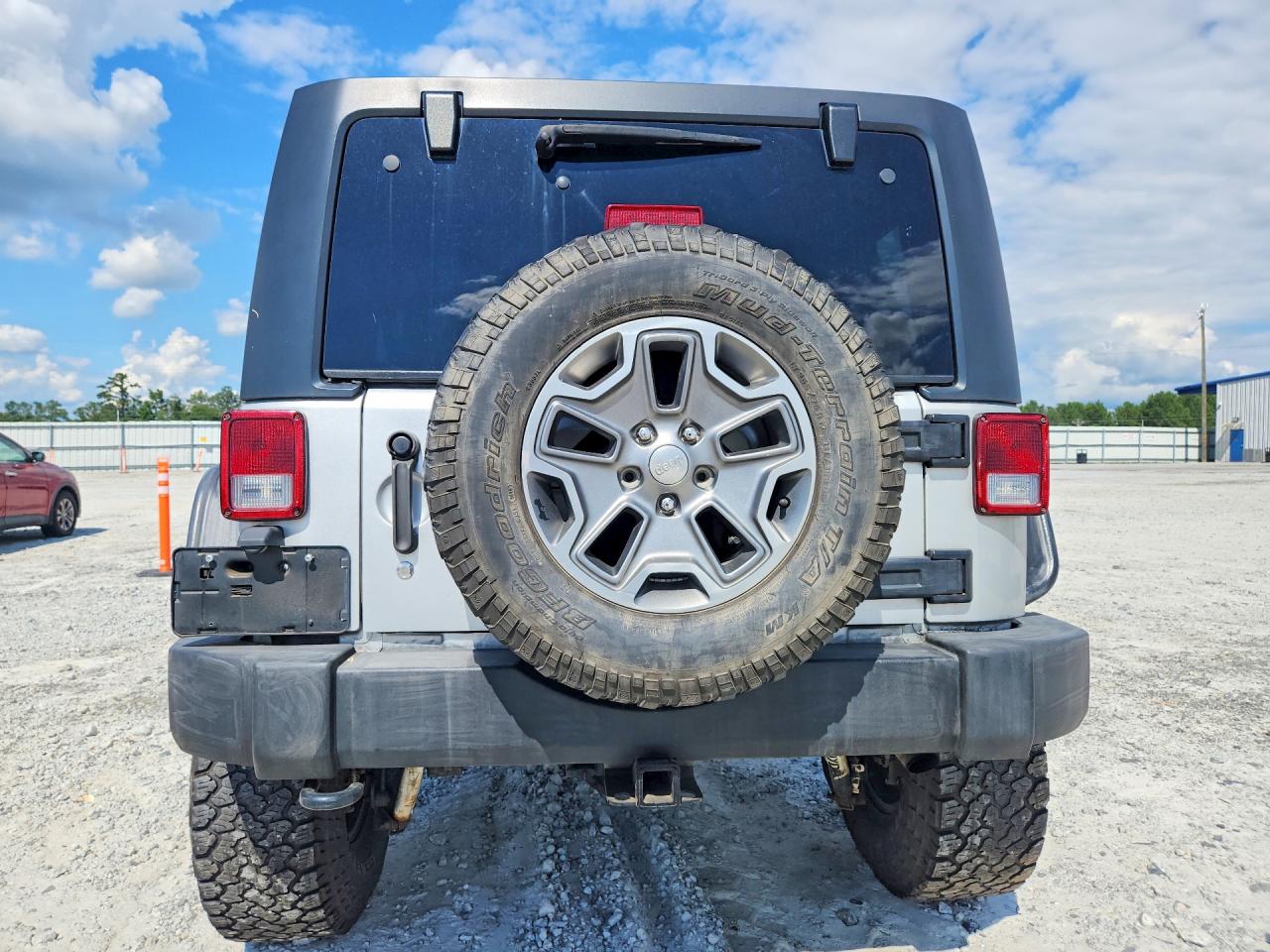 2012 Jeep Wrangler Unlimited Sport Silver vin: 1C4BJWDG4CL141088