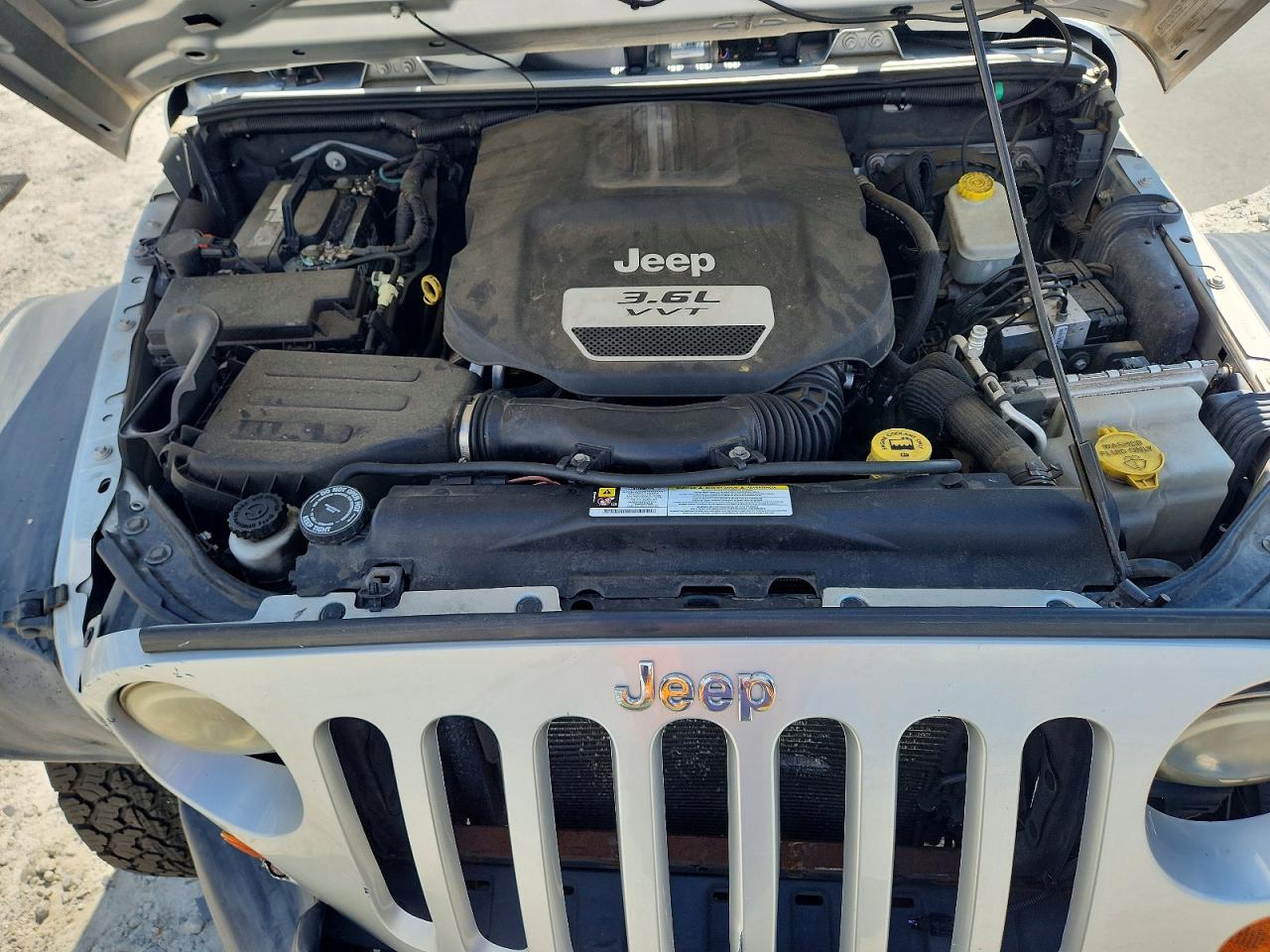 2012 Jeep Wrangler Unlimited Sport Silver vin: 1C4BJWDG4CL141088