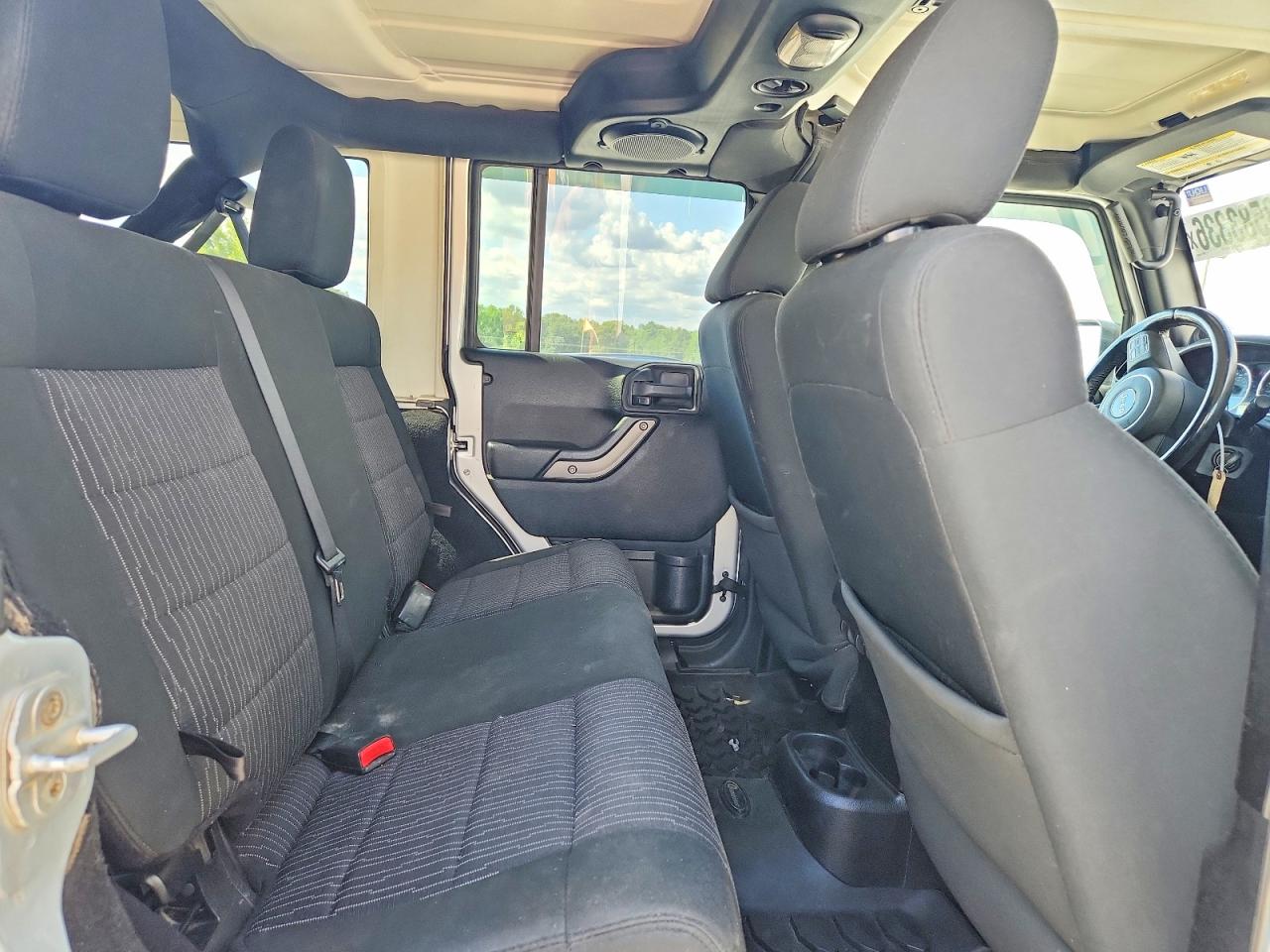 2012 Jeep Wrangler Unlimited Sport Silver vin: 1C4BJWDG4CL141088