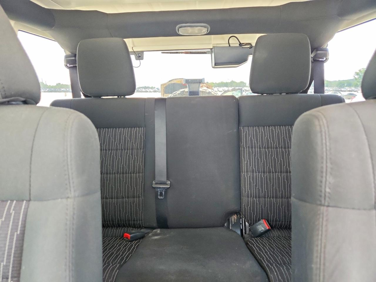 2012 Jeep Wrangler Unlimited Sport Silver vin: 1C4BJWDG4CL141088