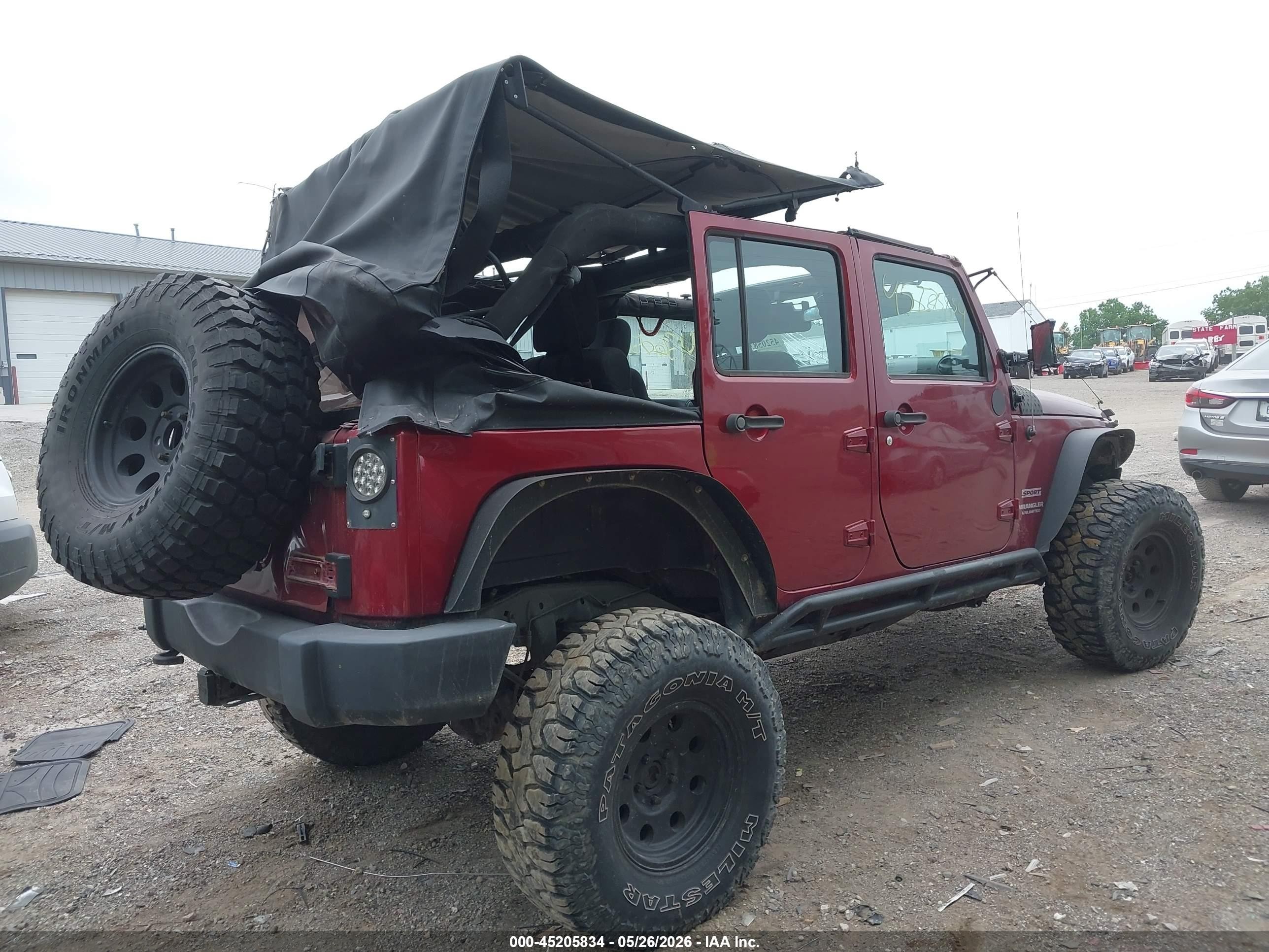 2012 Jeep Wrangler Unlimited Sport Red vin: 1C4BJWDG4CL227856