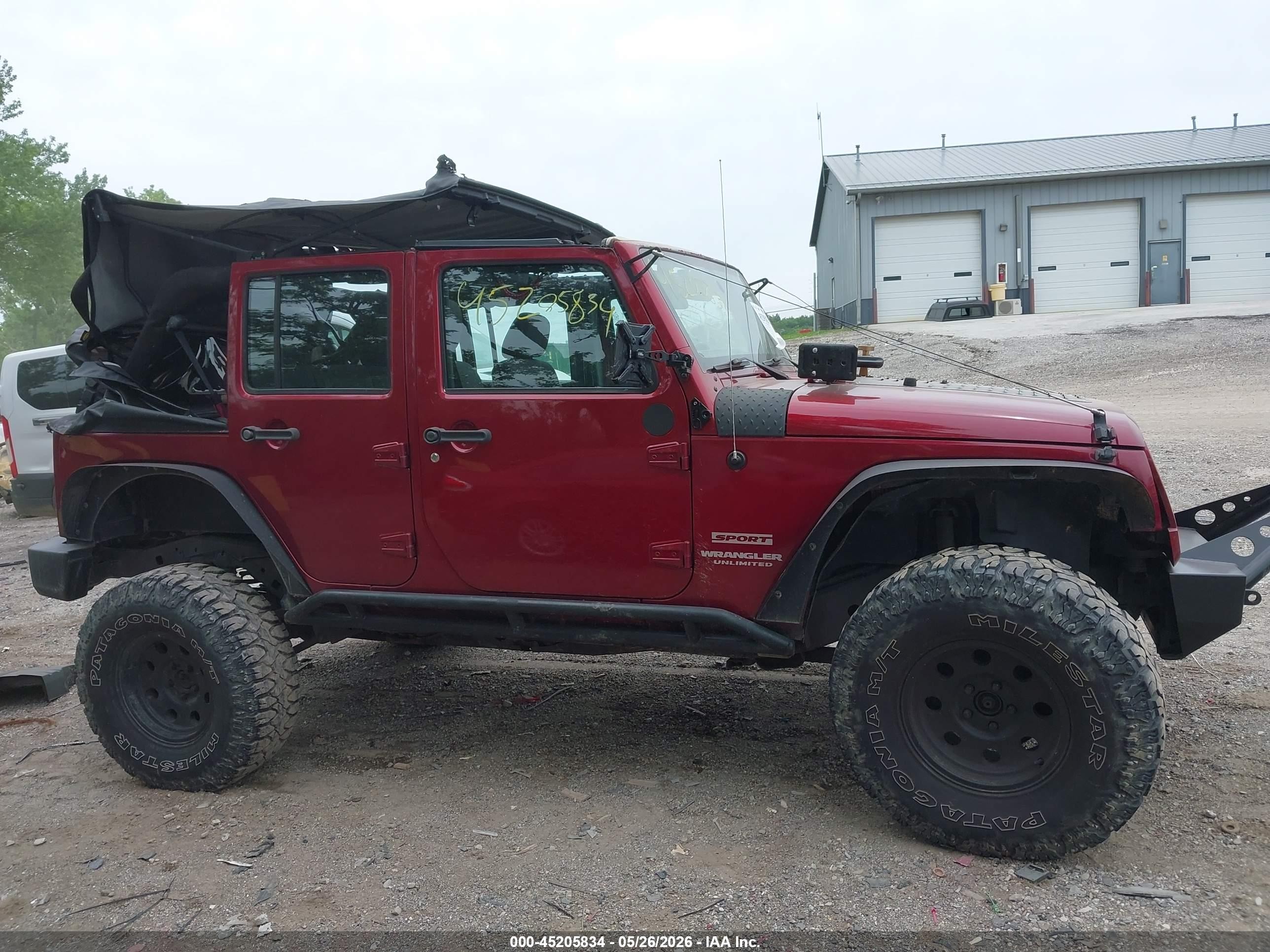 2012 Jeep Wrangler Unlimited Sport Red vin: 1C4BJWDG4CL227856