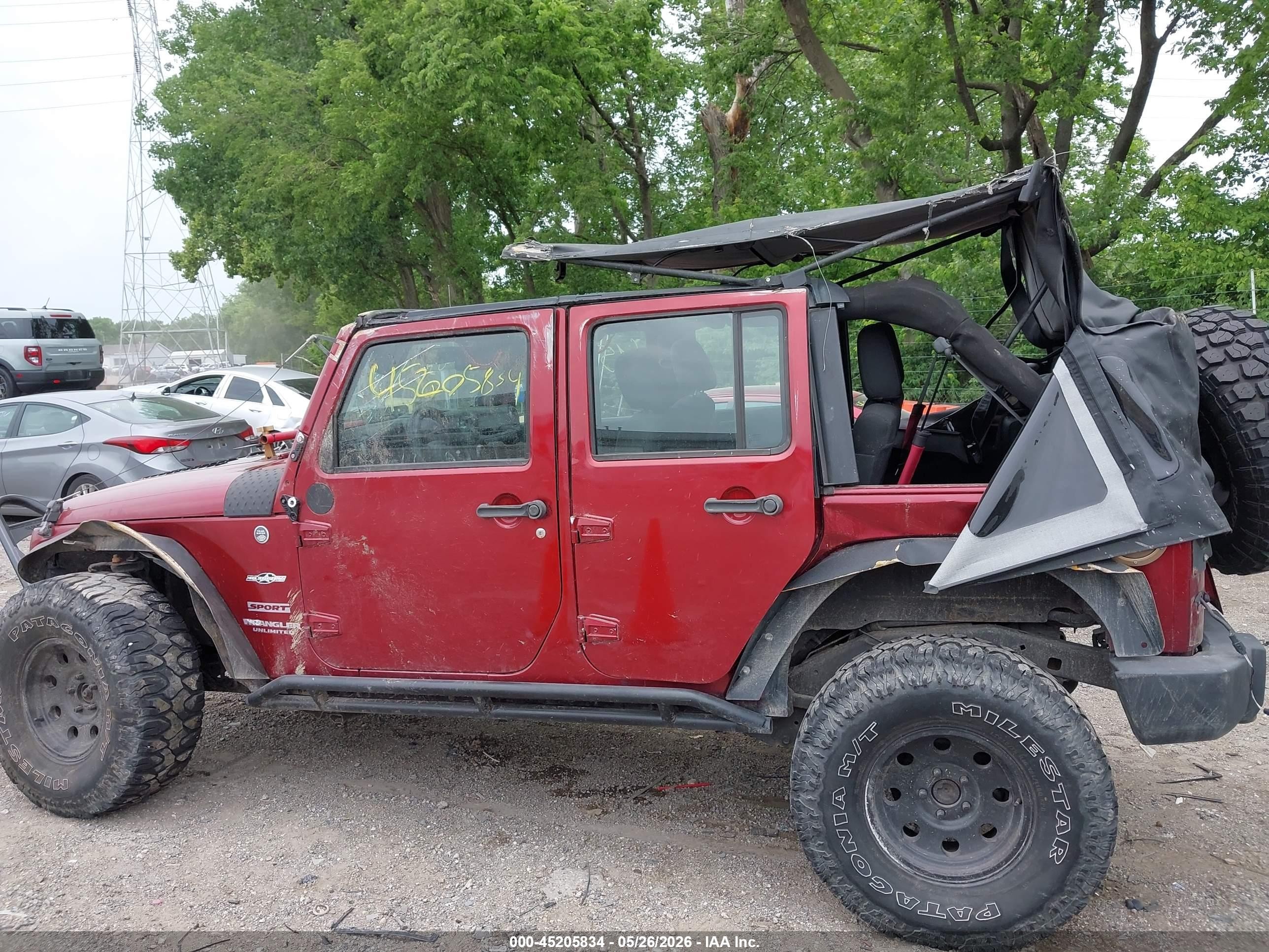 2012 Jeep Wrangler Unlimited Sport Red vin: 1C4BJWDG4CL227856