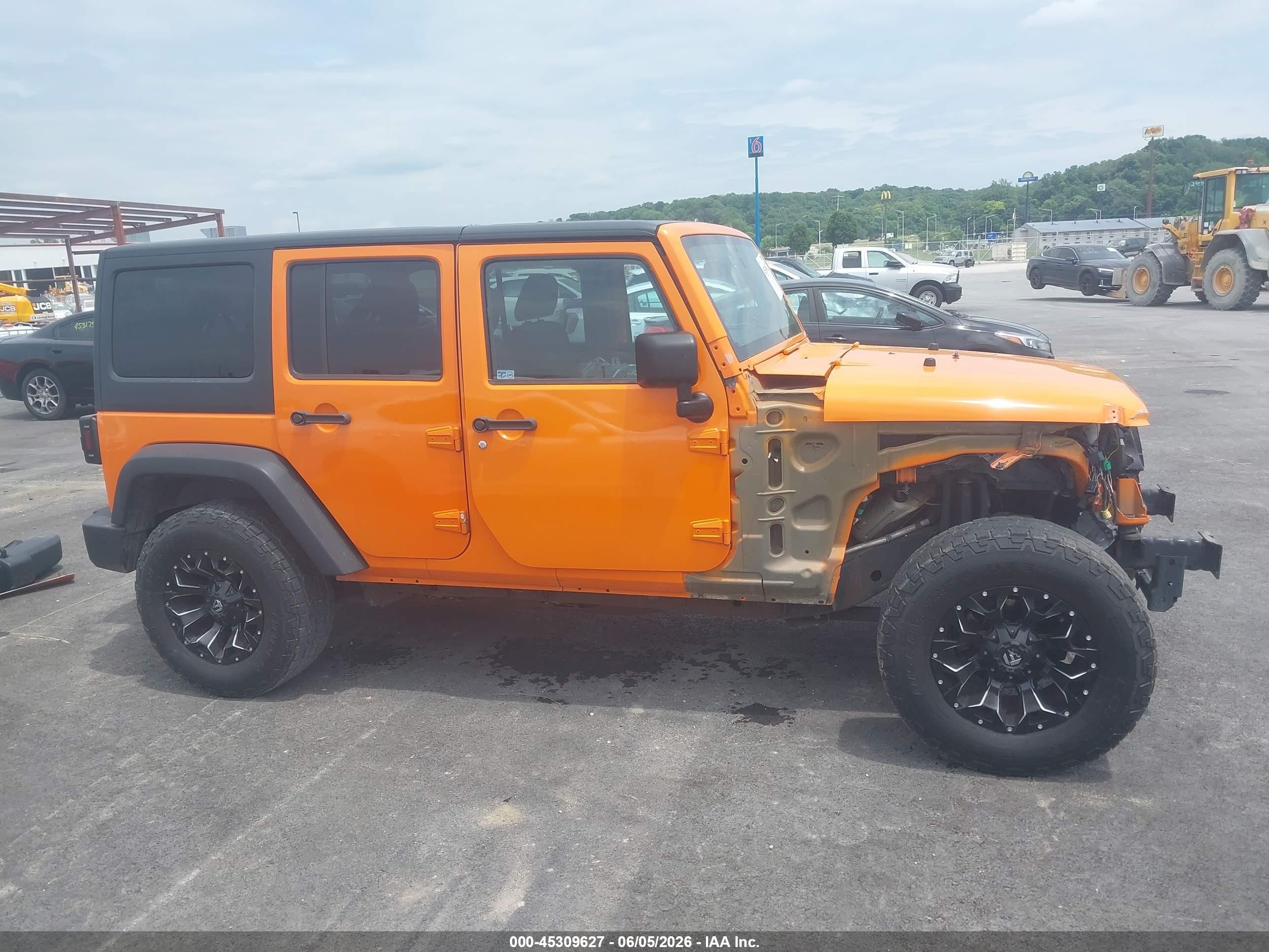 2012 Jeep Wrangler Unlimited Sport Orange vin: 1C4BJWDG4CL279715