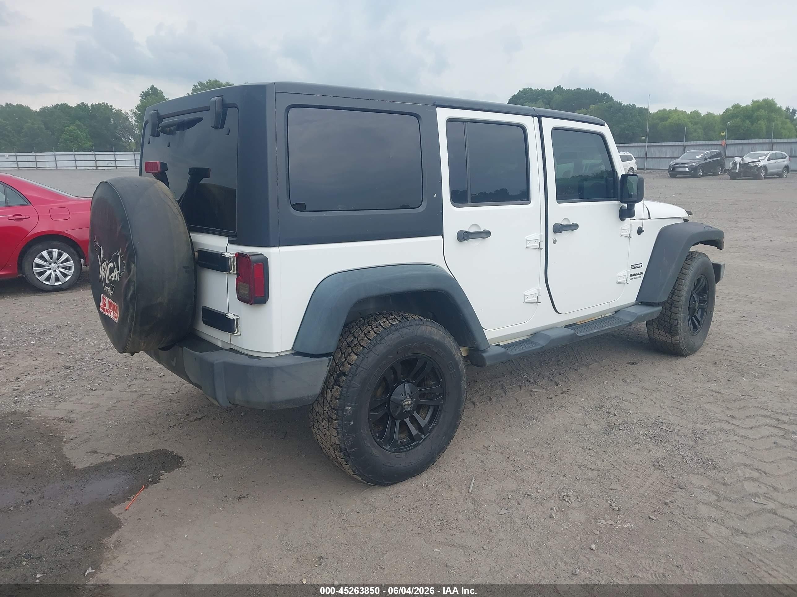 2013 Jeep Wrangler Unlimited Sport White vin: 1C4BJWDG4DL505527
