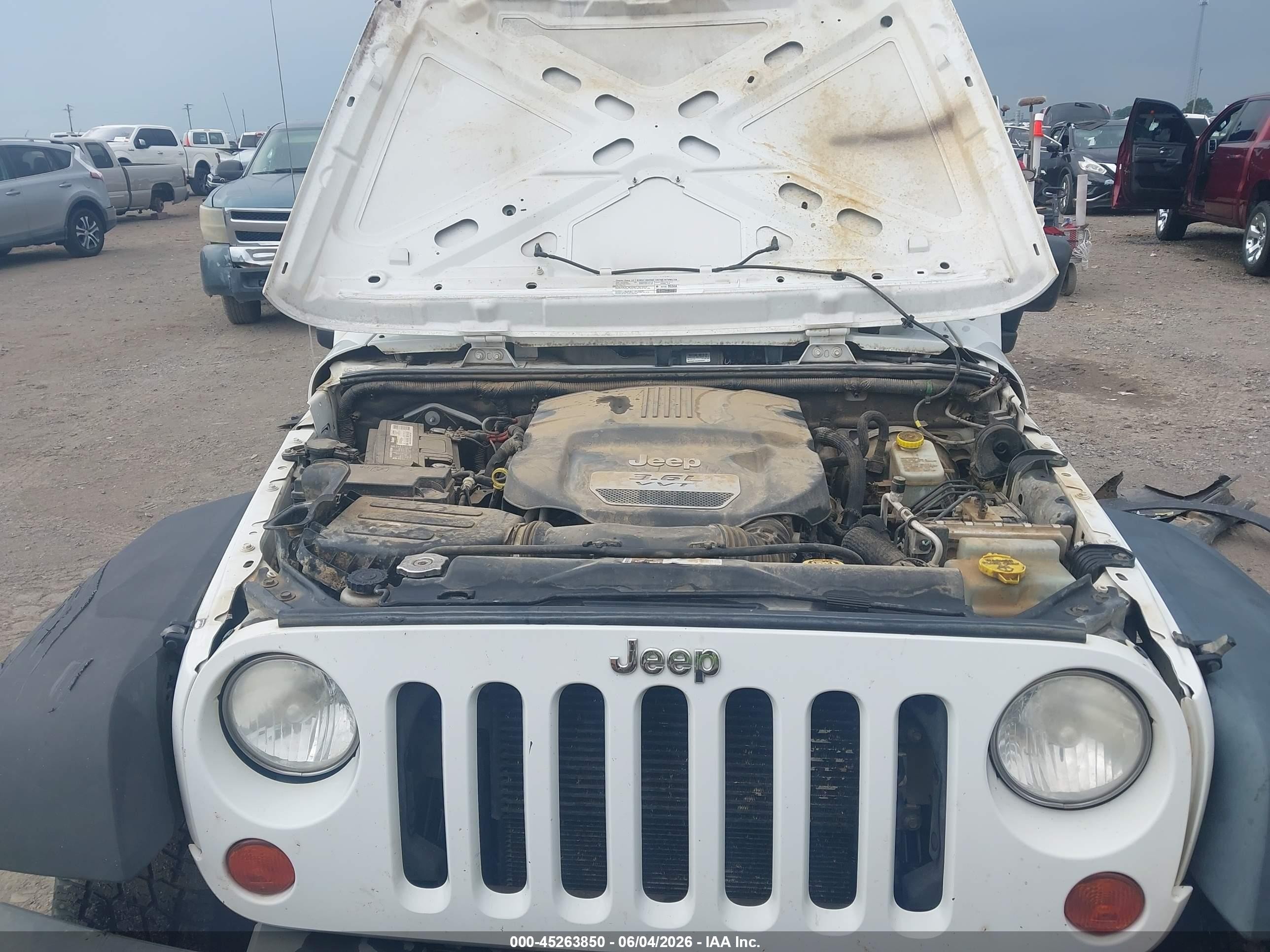 2013 Jeep Wrangler Unlimited Sport White vin: 1C4BJWDG4DL505527