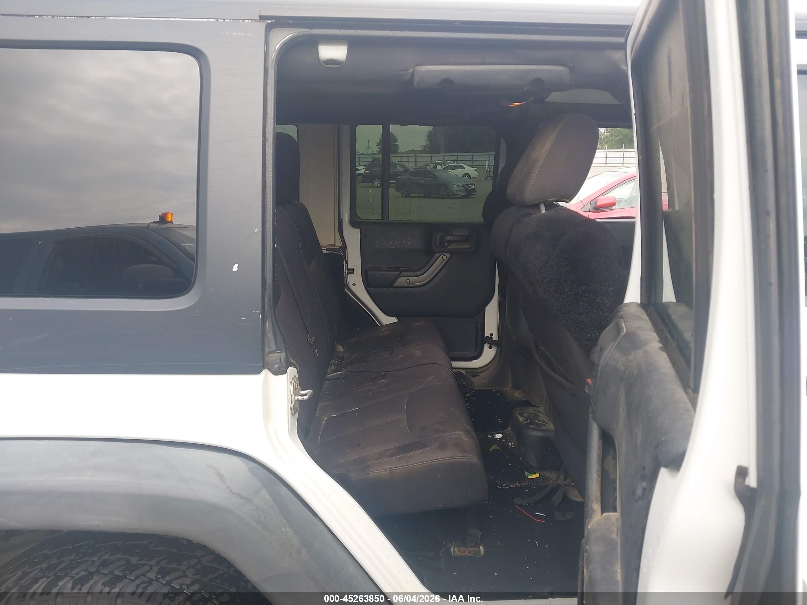 2013 Jeep Wrangler Unlimited Sport White vin: 1C4BJWDG4DL505527