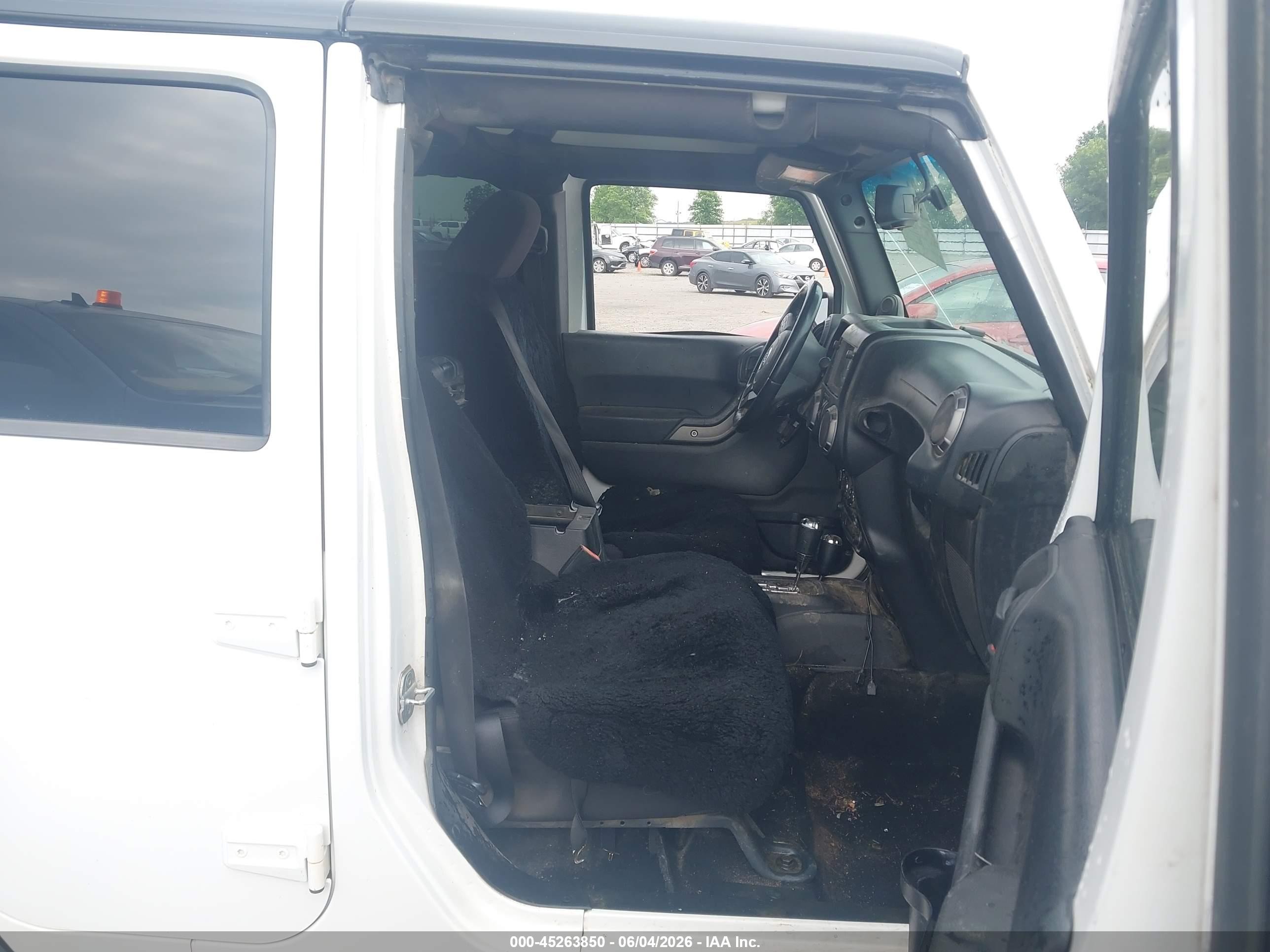 2013 Jeep Wrangler Unlimited Sport White vin: 1C4BJWDG4DL505527