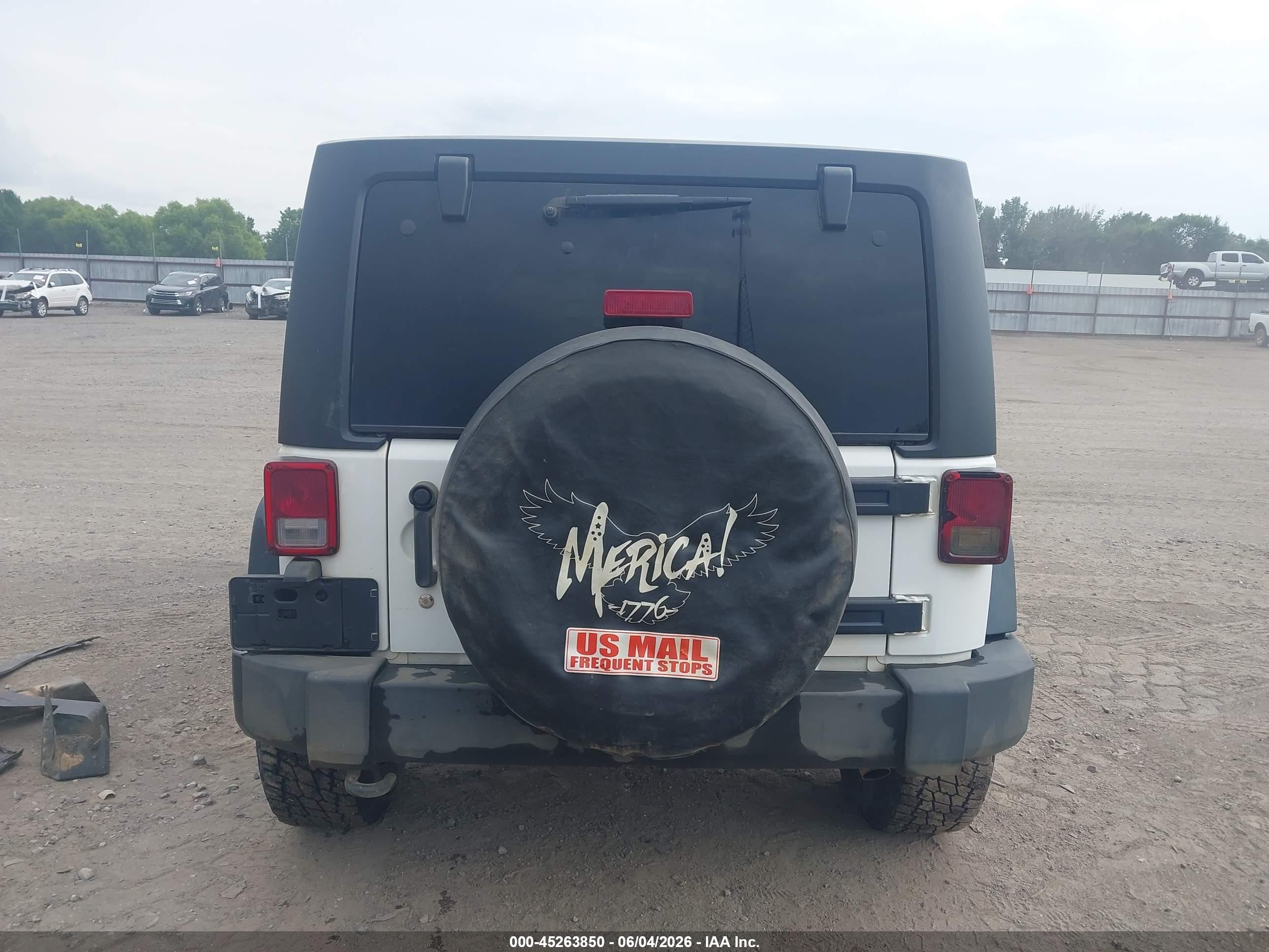 2013 Jeep Wrangler Unlimited Sport White vin: 1C4BJWDG4DL505527