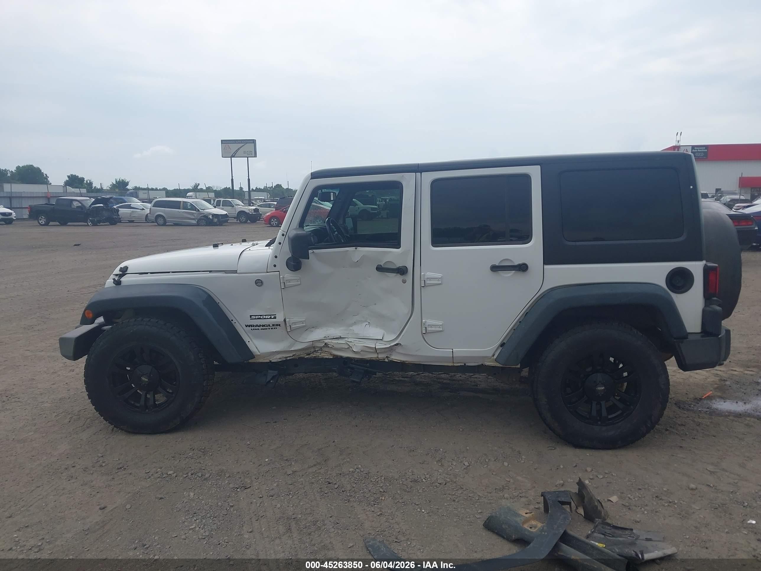 2013 Jeep Wrangler Unlimited Sport White vin: 1C4BJWDG4DL505527