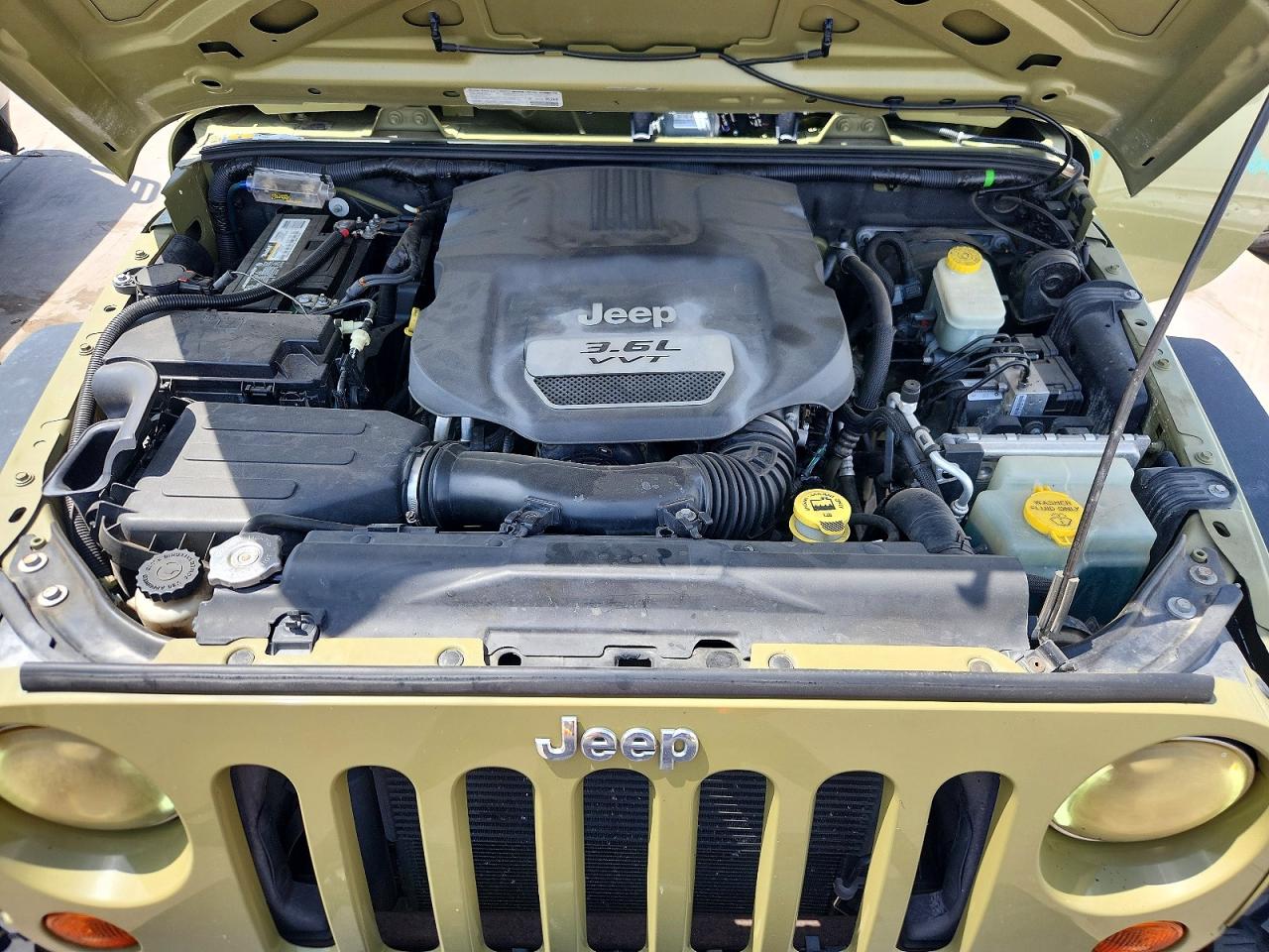 2013 Jeep Wrangler Unlimited Sport Green vin: 1C4BJWDG4DL686497