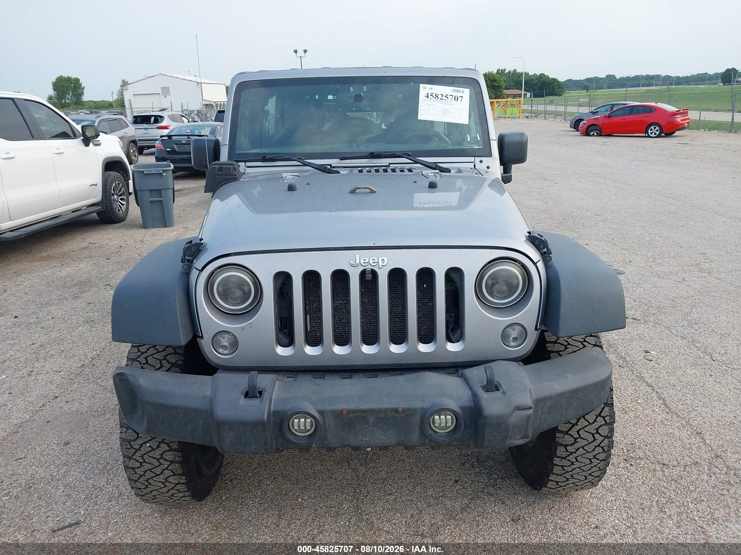 2014 Jeep Wrangler Unlimited Sport Silver vin: 1C4BJWDG4EL112001
