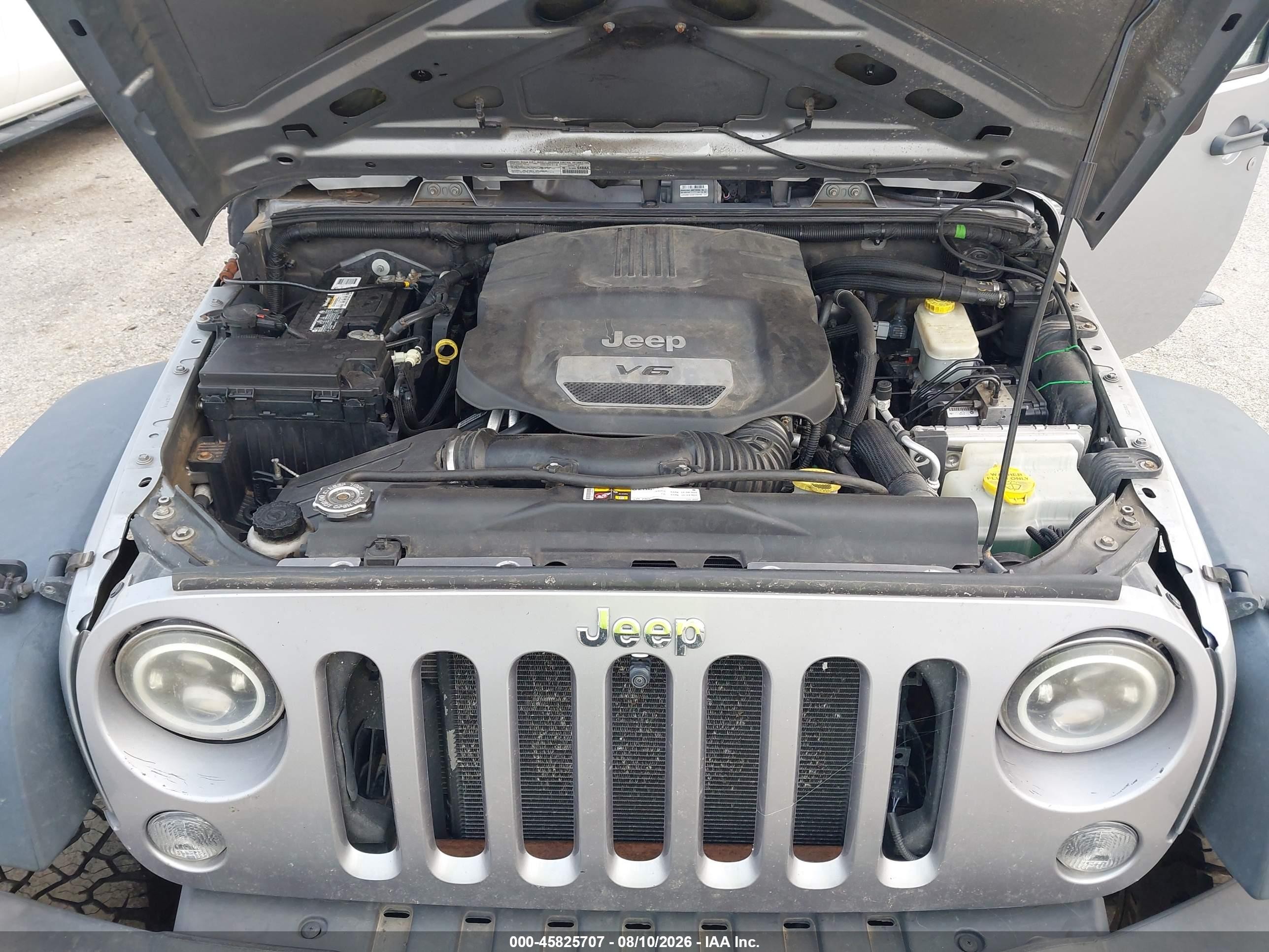2014 Jeep Wrangler Unlimited Sport Silver vin: 1C4BJWDG4EL112001