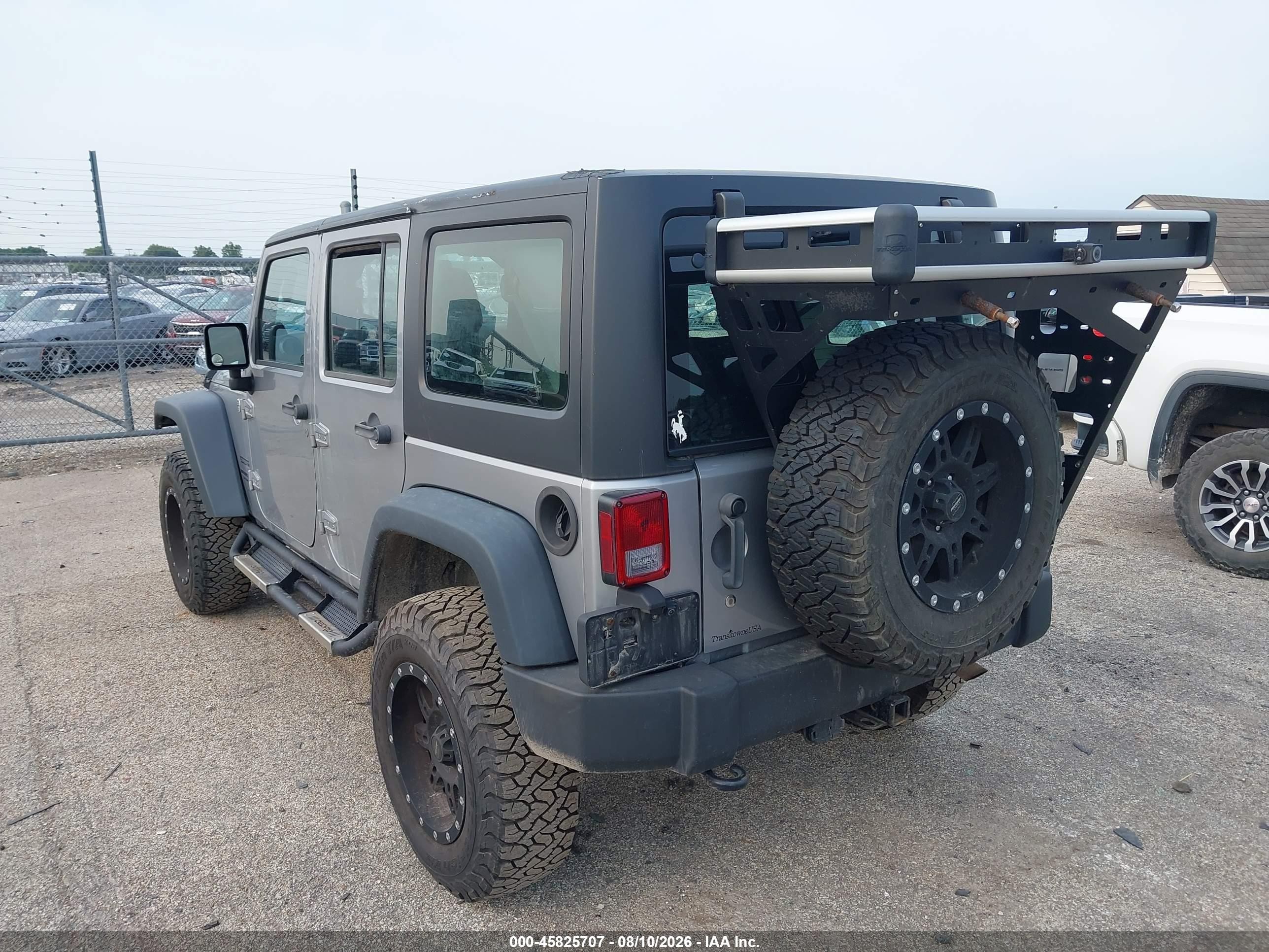 2014 Jeep Wrangler Unlimited Sport Silver vin: 1C4BJWDG4EL112001