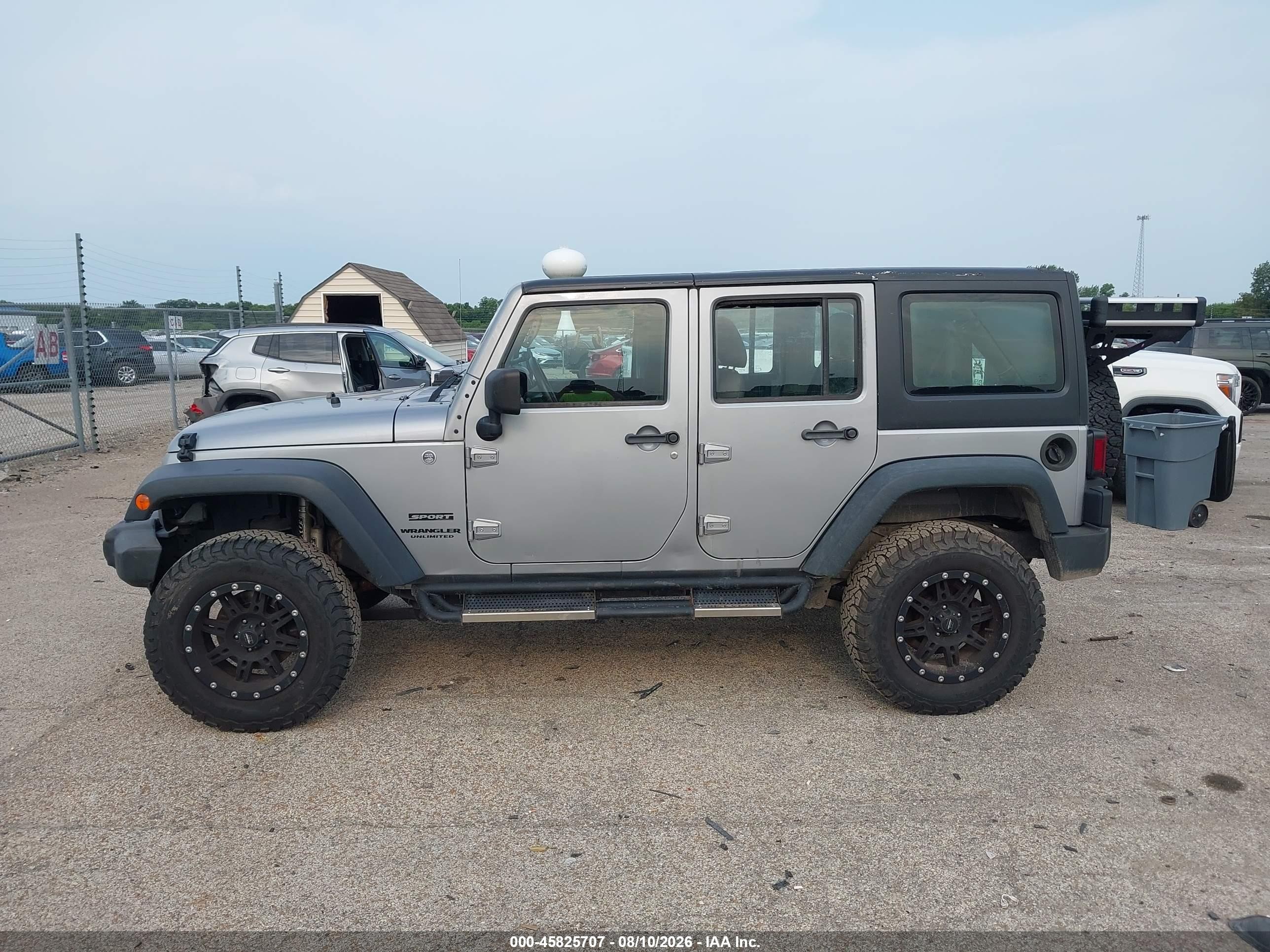 2014 Jeep Wrangler Unlimited Sport Silver vin: 1C4BJWDG4EL112001