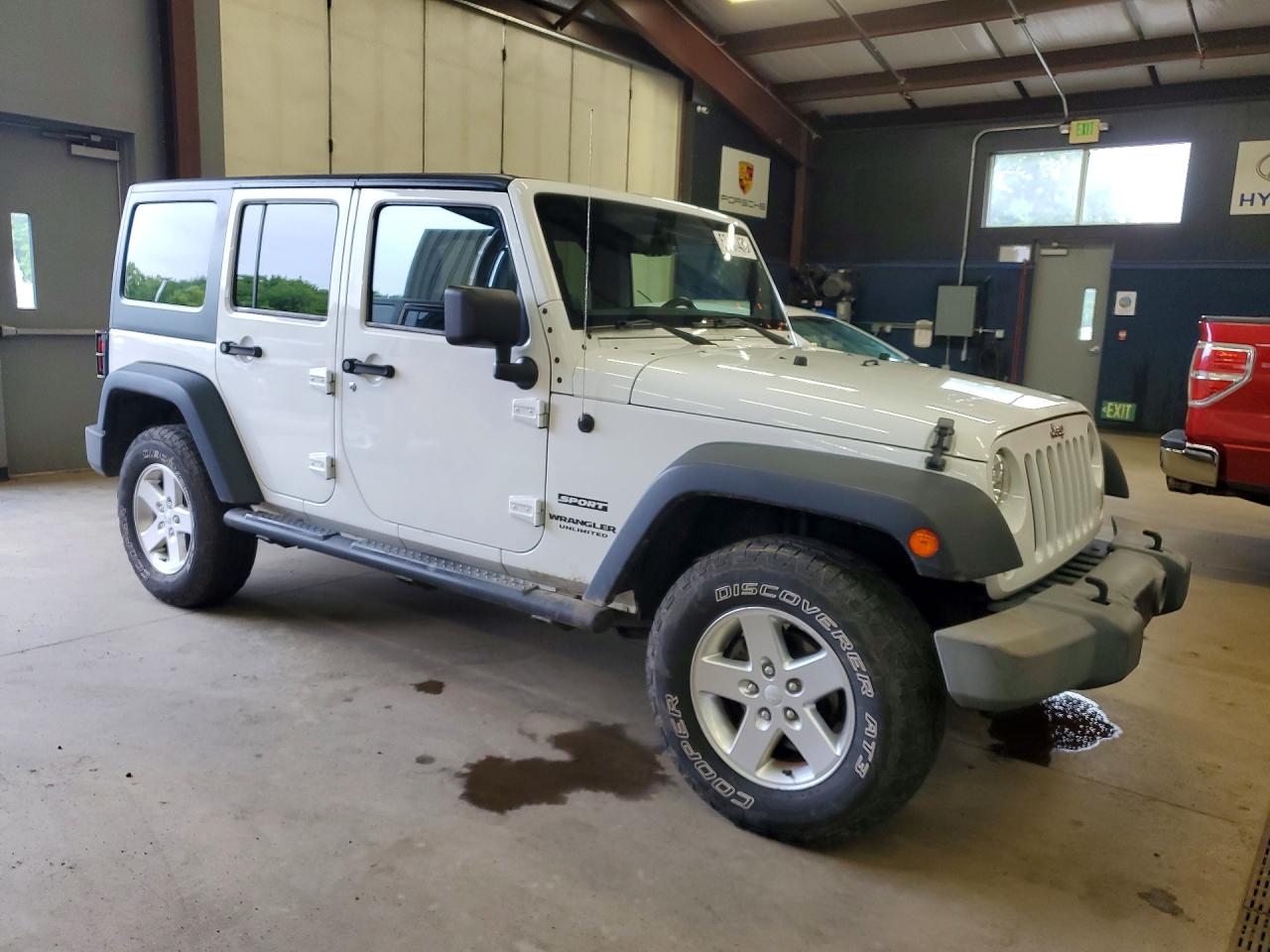 2014 Jeep Wrangler Unlimited Sport White vin: 1C4BJWDG4EL177012