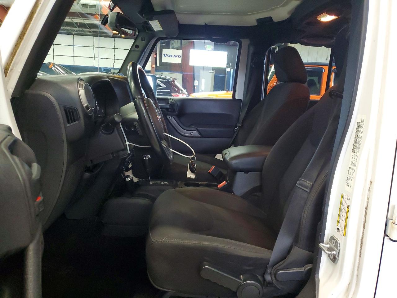 2014 Jeep Wrangler Unlimited Sport White vin: 1C4BJWDG4EL177012