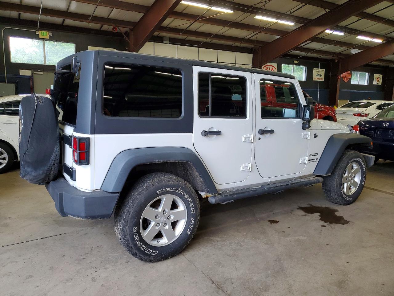2014 Jeep Wrangler Unlimited Sport White vin: 1C4BJWDG4EL177012