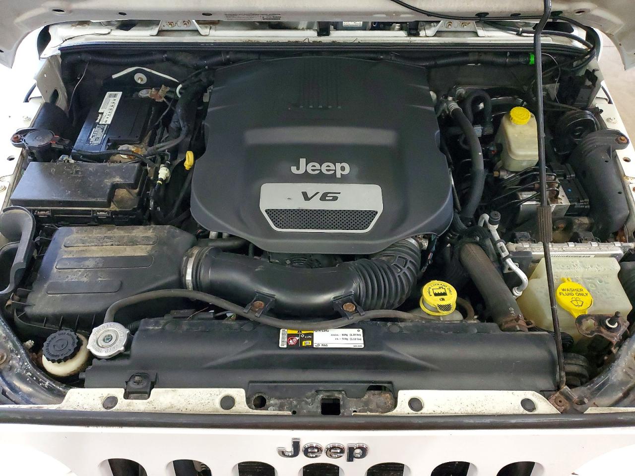 2014 Jeep Wrangler Unlimited Sport White vin: 1C4BJWDG4EL177012