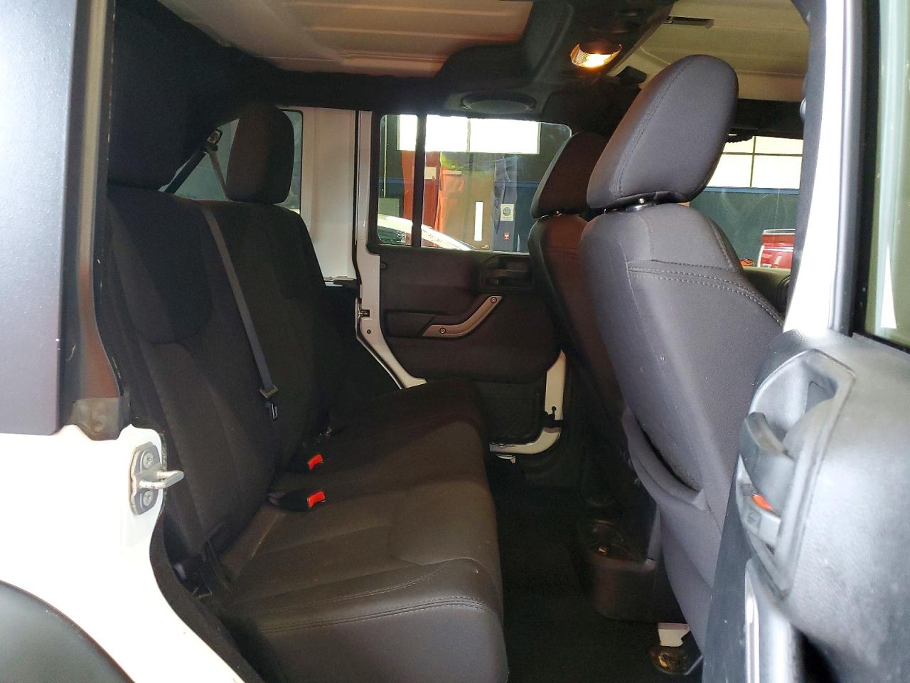 2014 Jeep Wrangler Unlimited Sport White vin: 1C4BJWDG4EL177012