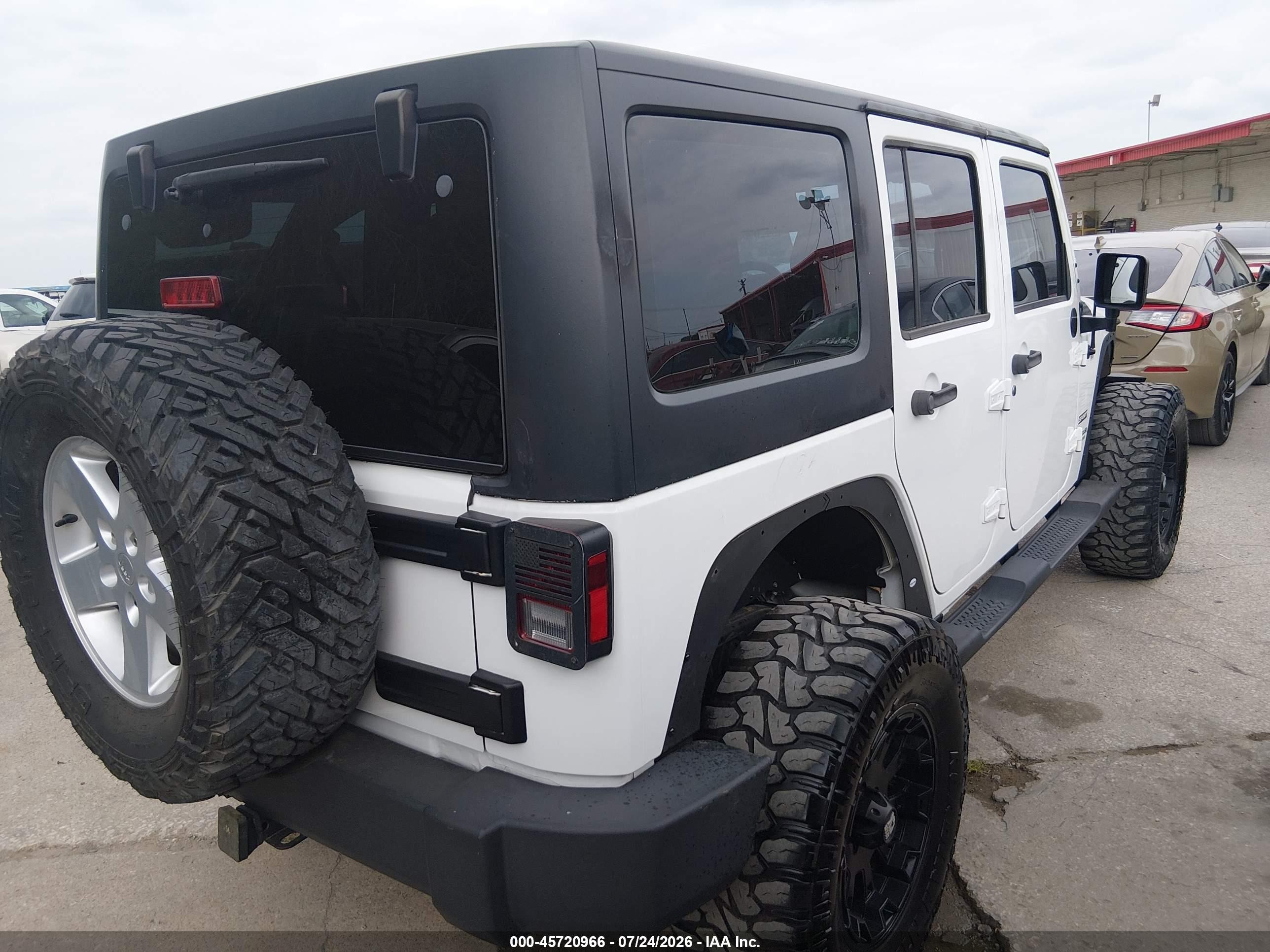 2014 Jeep Wrangler Unlimited Sport White vin: 1C4BJWDG4EL247978