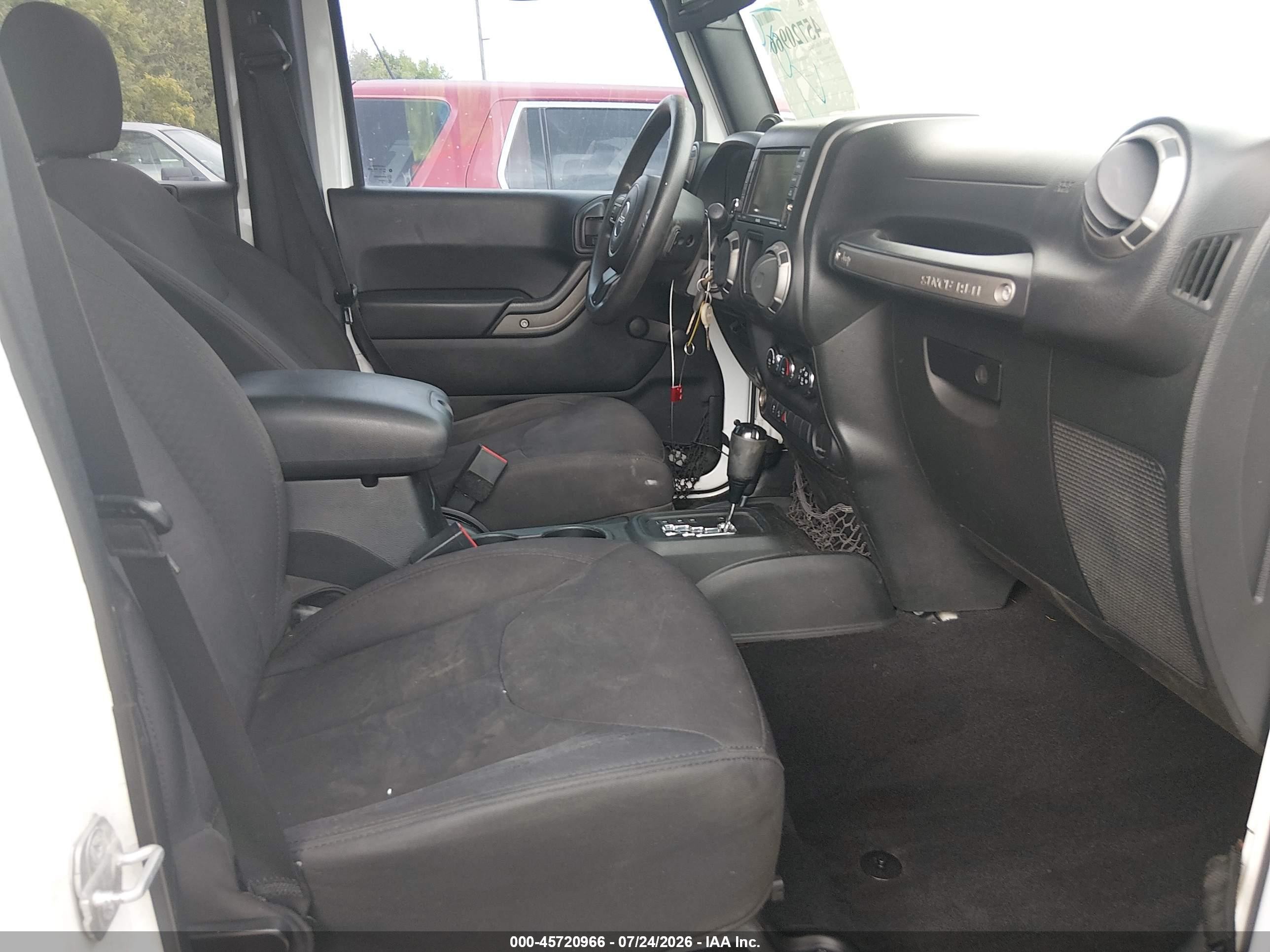2014 Jeep Wrangler Unlimited Sport White vin: 1C4BJWDG4EL247978
