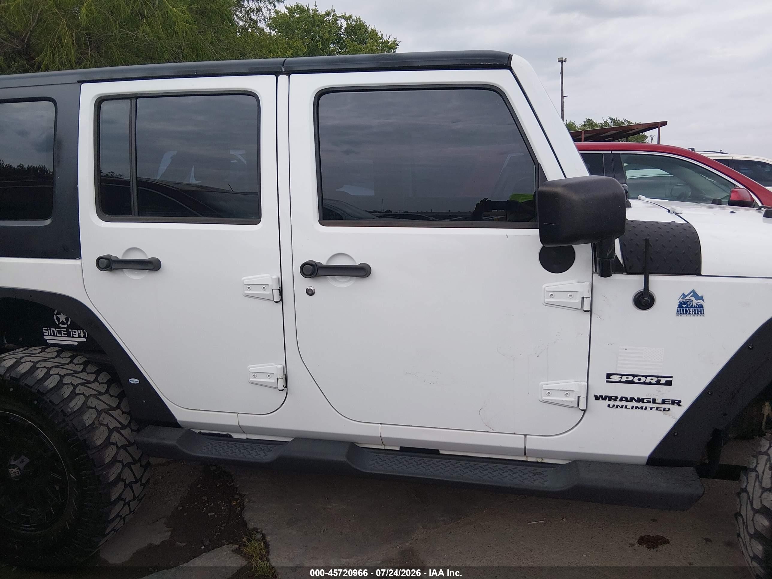 2014 Jeep Wrangler Unlimited Sport White vin: 1C4BJWDG4EL247978