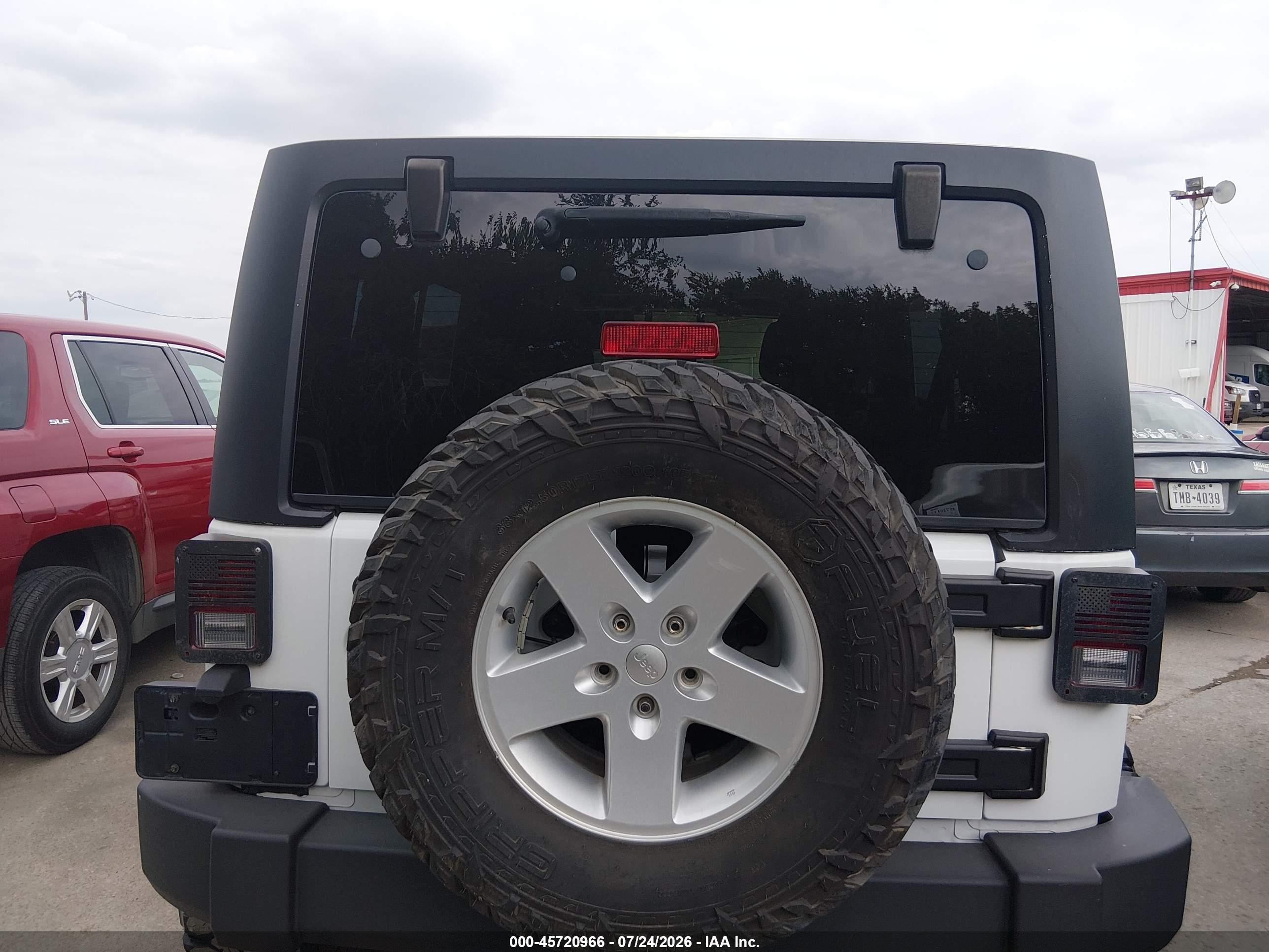 2014 Jeep Wrangler Unlimited Sport White vin: 1C4BJWDG4EL247978