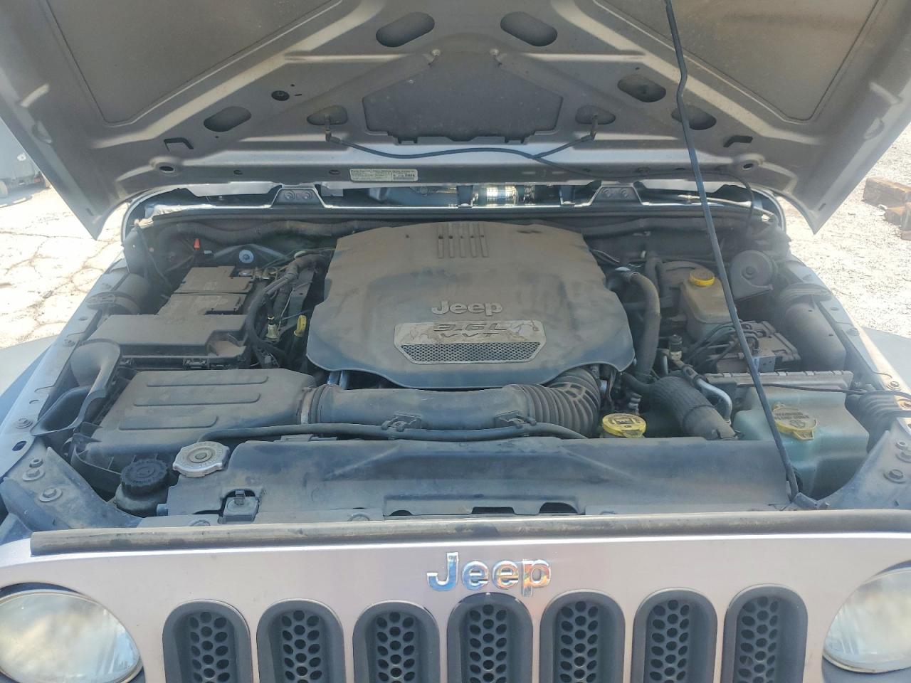 2014 Jeep Wrangler Unlimited Sport Серебряный vin: 1C4BJWDG4EL261136