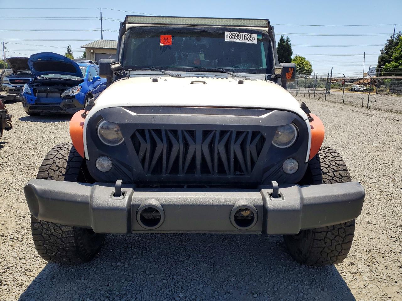 2015 Jeep Wrangler Unlimited Sport White vin: 1C4BJWDG4FL507572