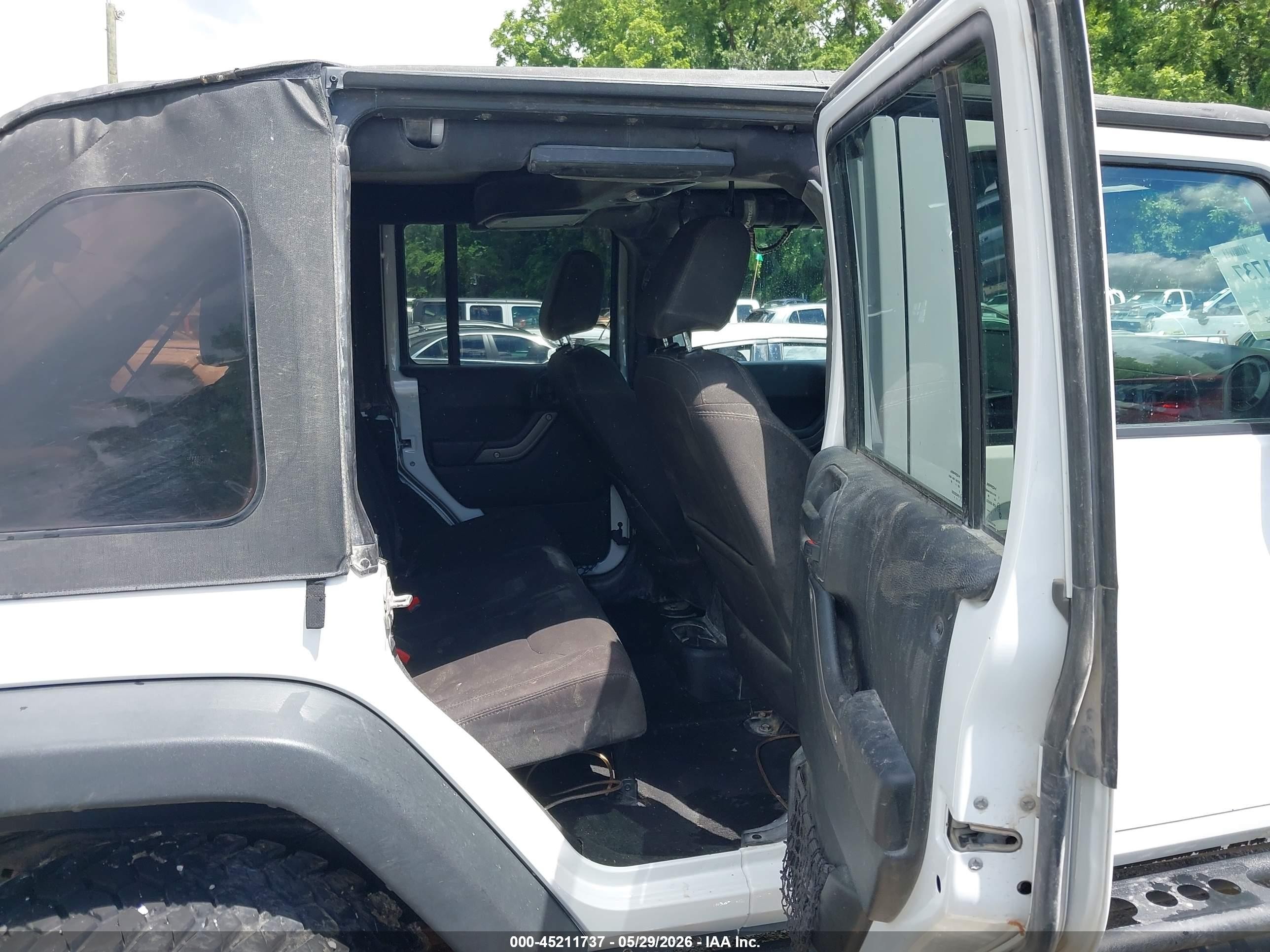 2015 Jeep Wrangler Unlimited Sport White vin: 1C4BJWDG4FL509922