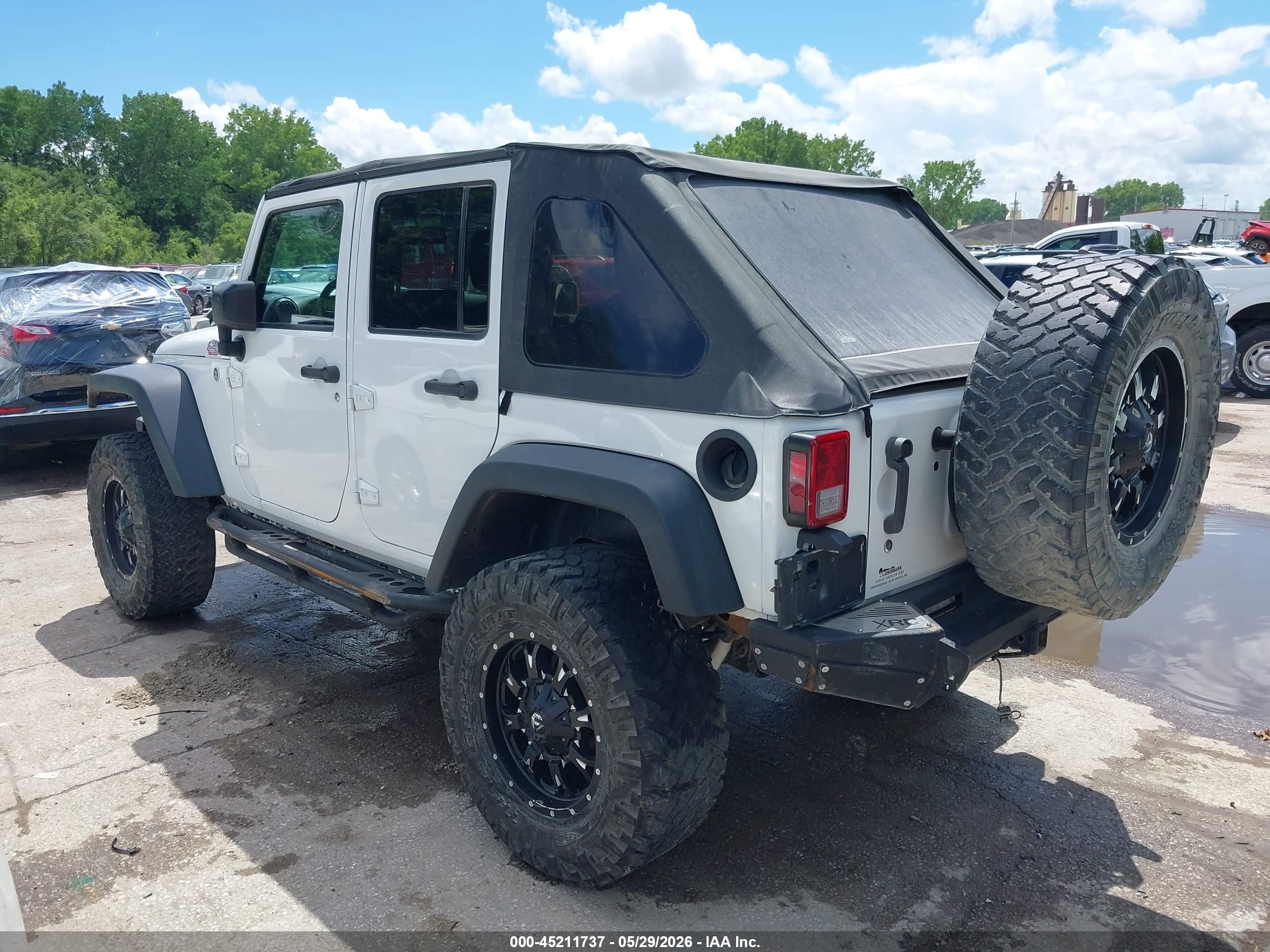 2015 Jeep Wrangler Unlimited Sport White vin: 1C4BJWDG4FL509922