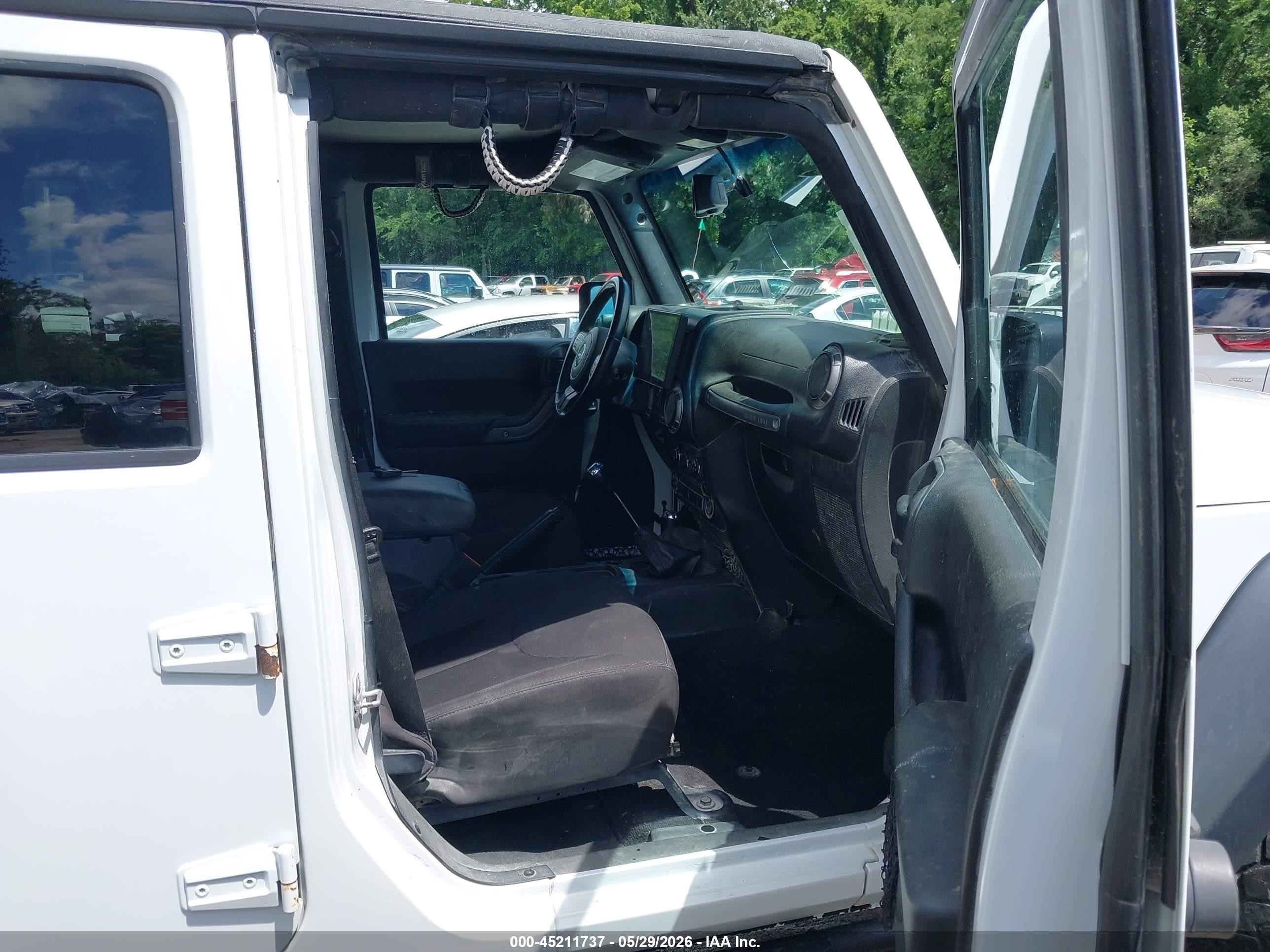 2015 Jeep Wrangler Unlimited Sport White vin: 1C4BJWDG4FL509922