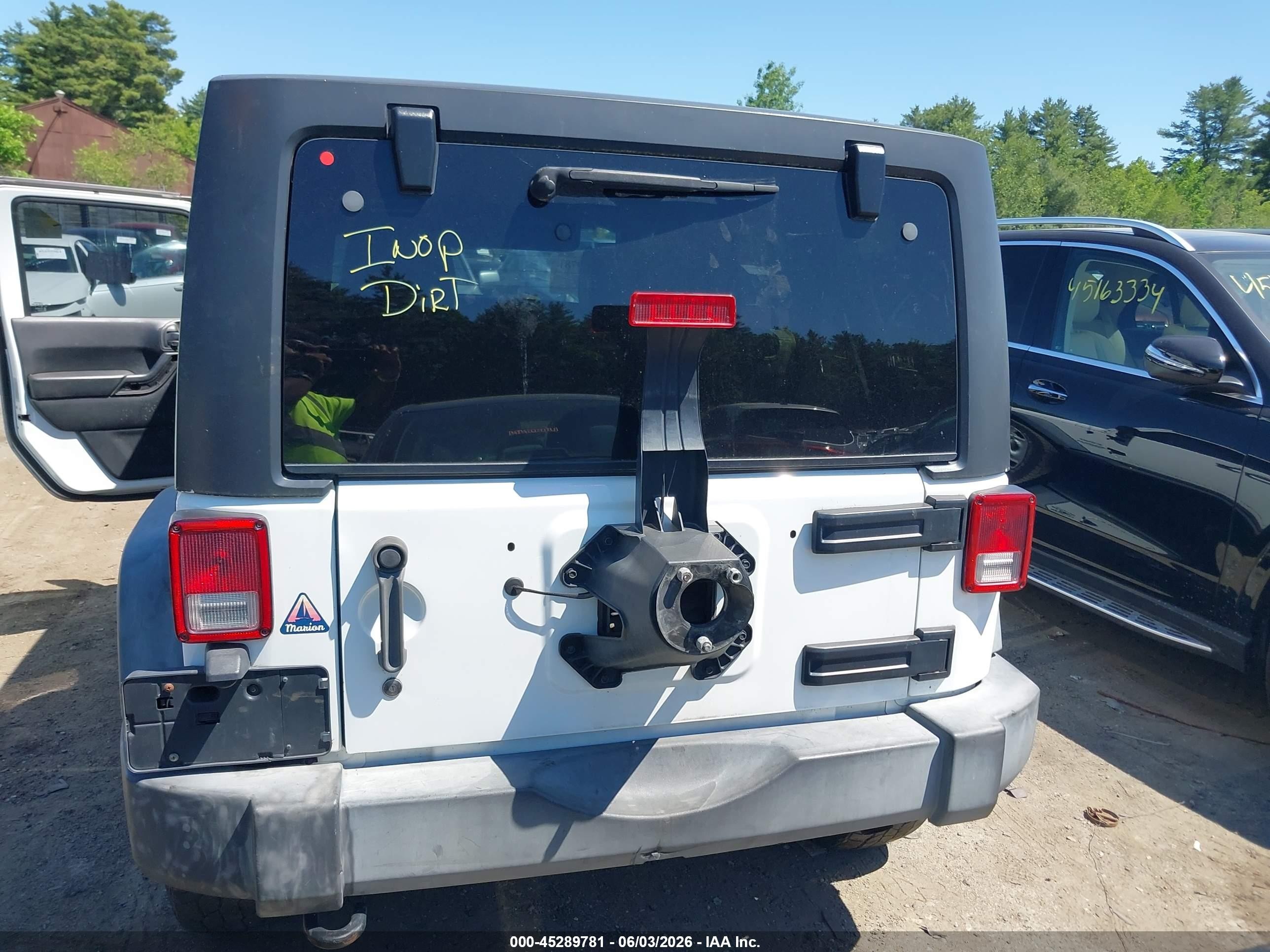 2015 Jeep Wrangler Unlimited Sport White vin: 1C4BJWDG4FL541012