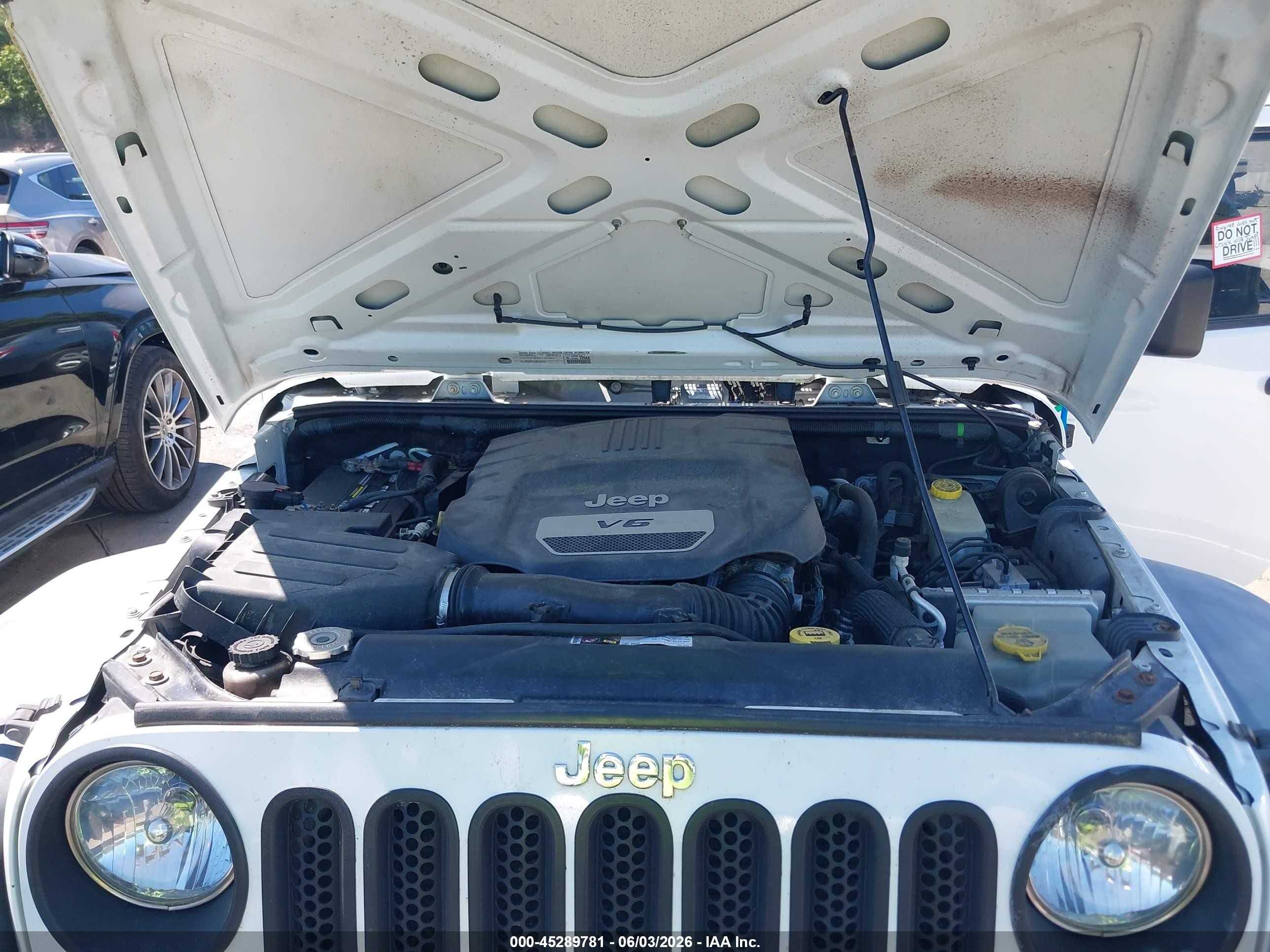 2015 Jeep Wrangler Unlimited Sport White vin: 1C4BJWDG4FL541012