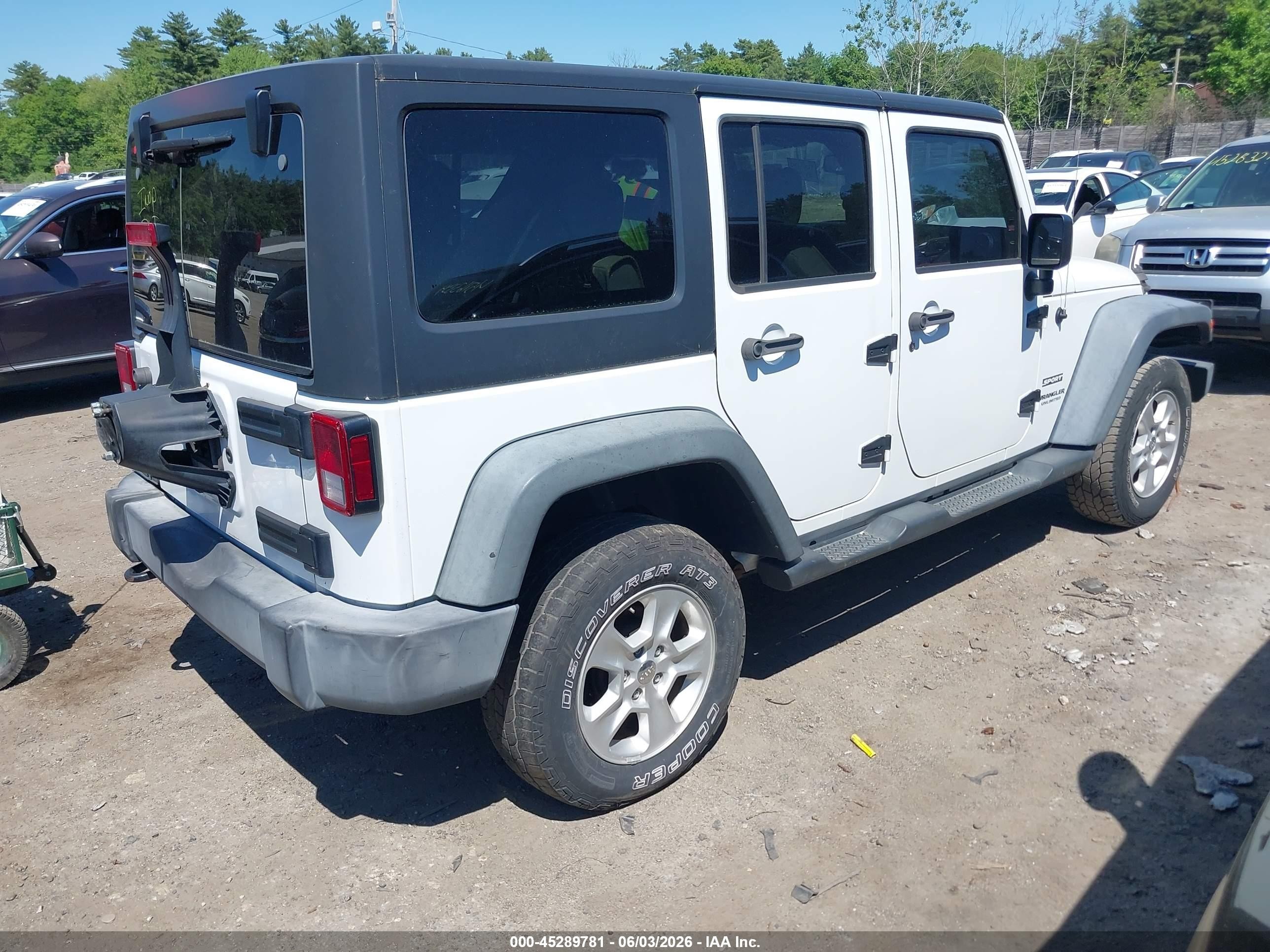 2015 Jeep Wrangler Unlimited Sport White vin: 1C4BJWDG4FL541012